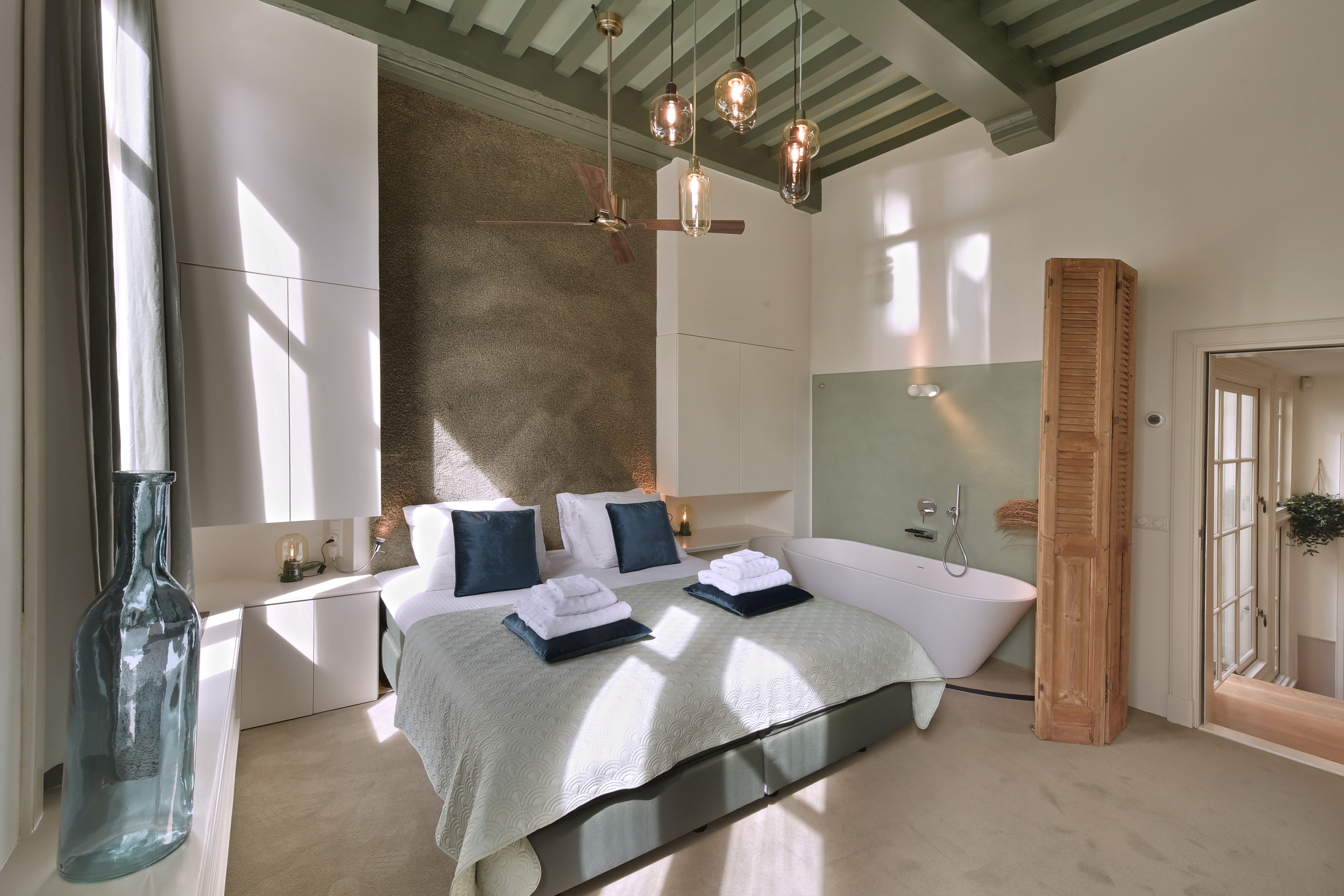 Ideal for families, 1 double, 2 single beds โ Amsterdam stay