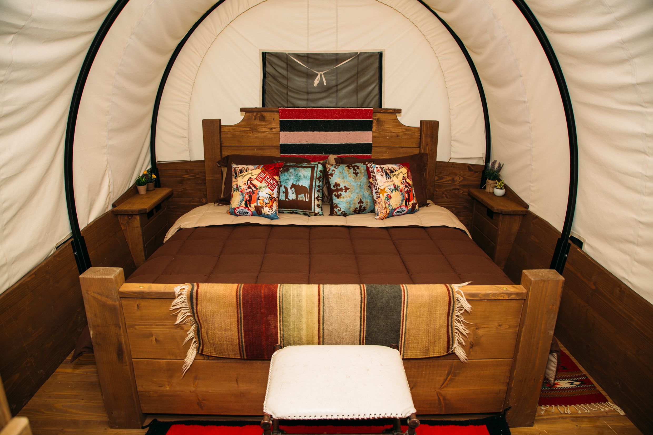 Deluxe Covered Wagon Farm stays for Rent in Sandy Valley, Nevada