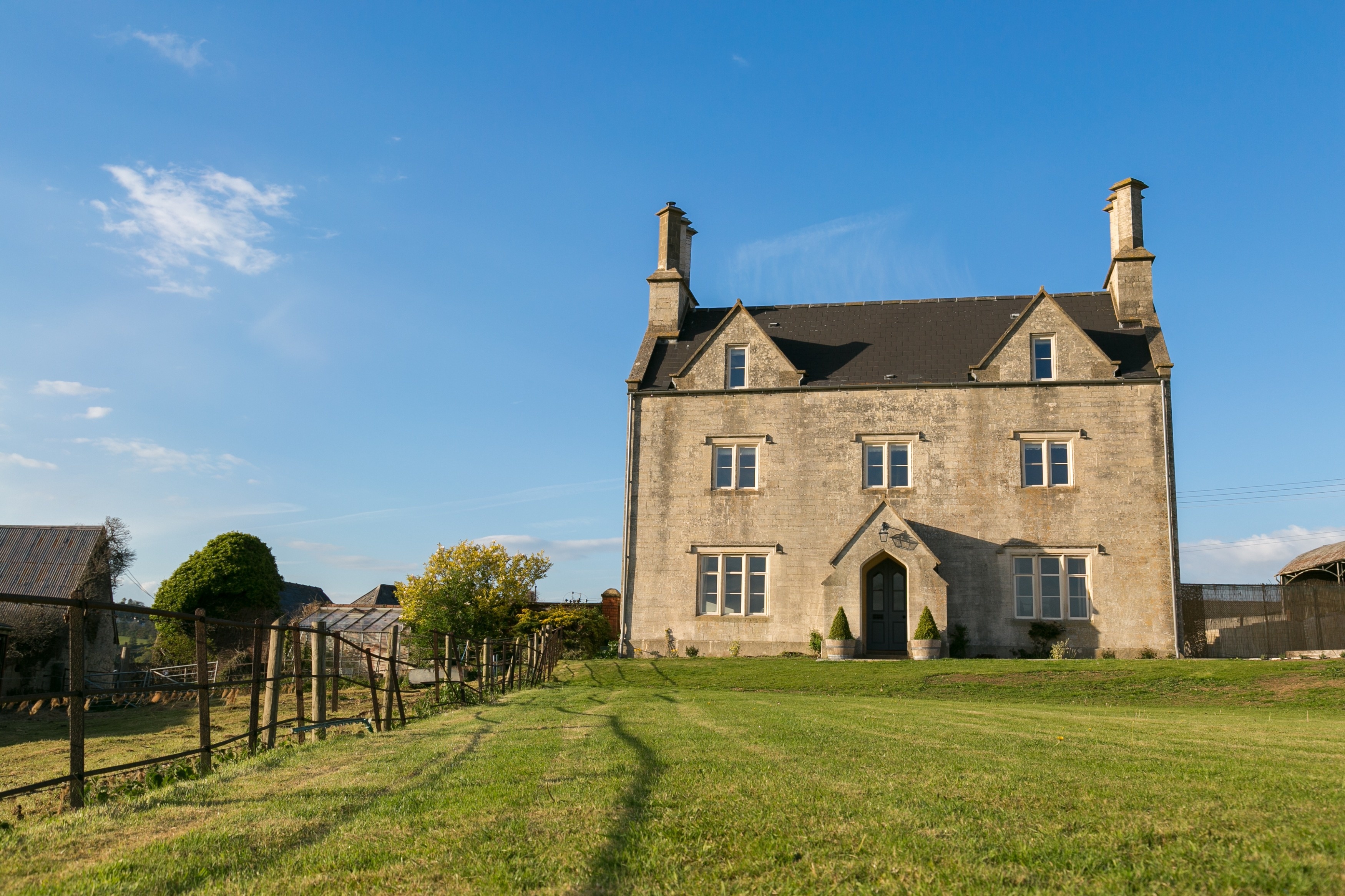 An 8 Bed Luxury Farmhouse