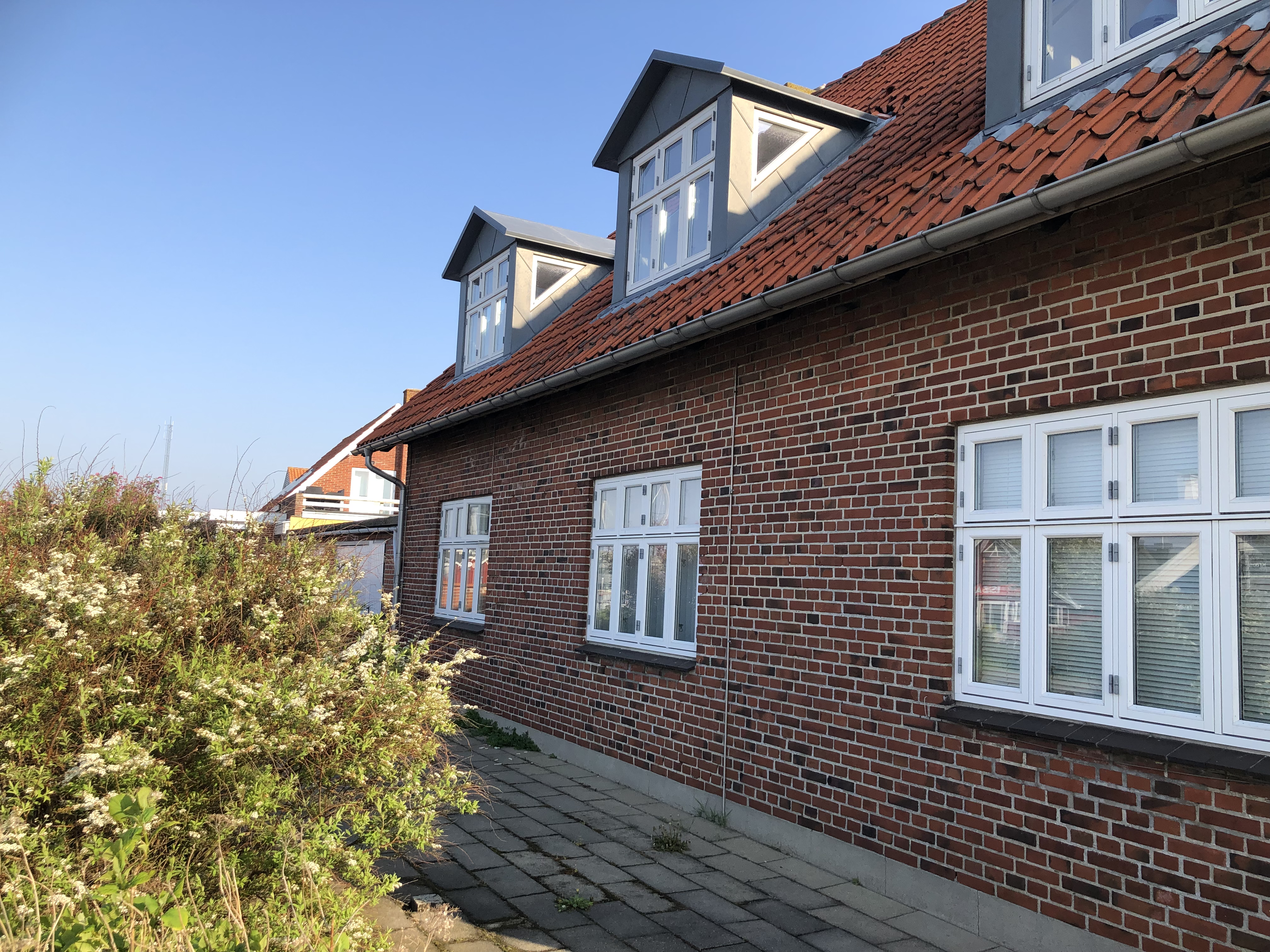 Lovely 3 bedroom apartment with free parking