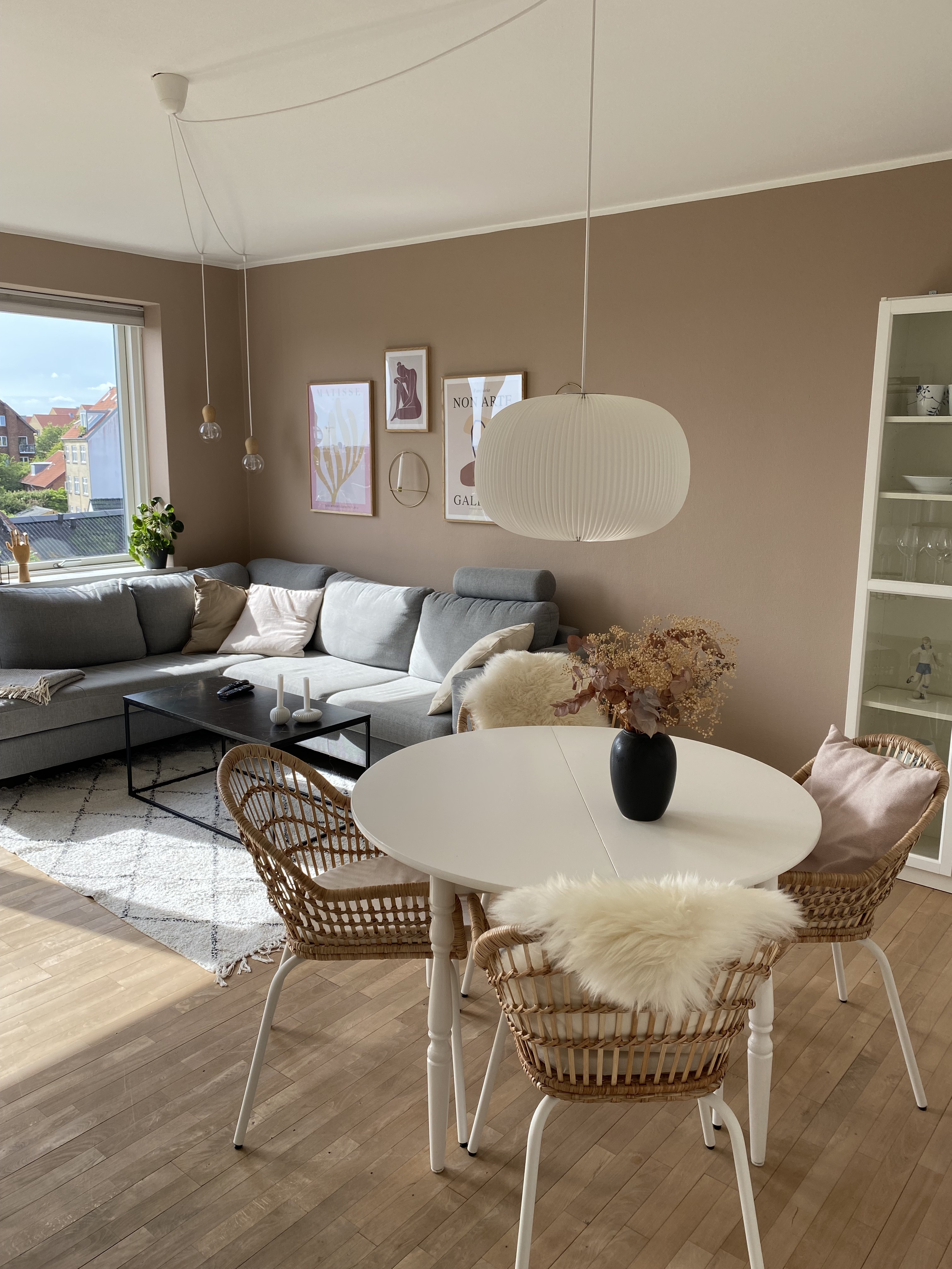 Lovely bright apartment with free parking