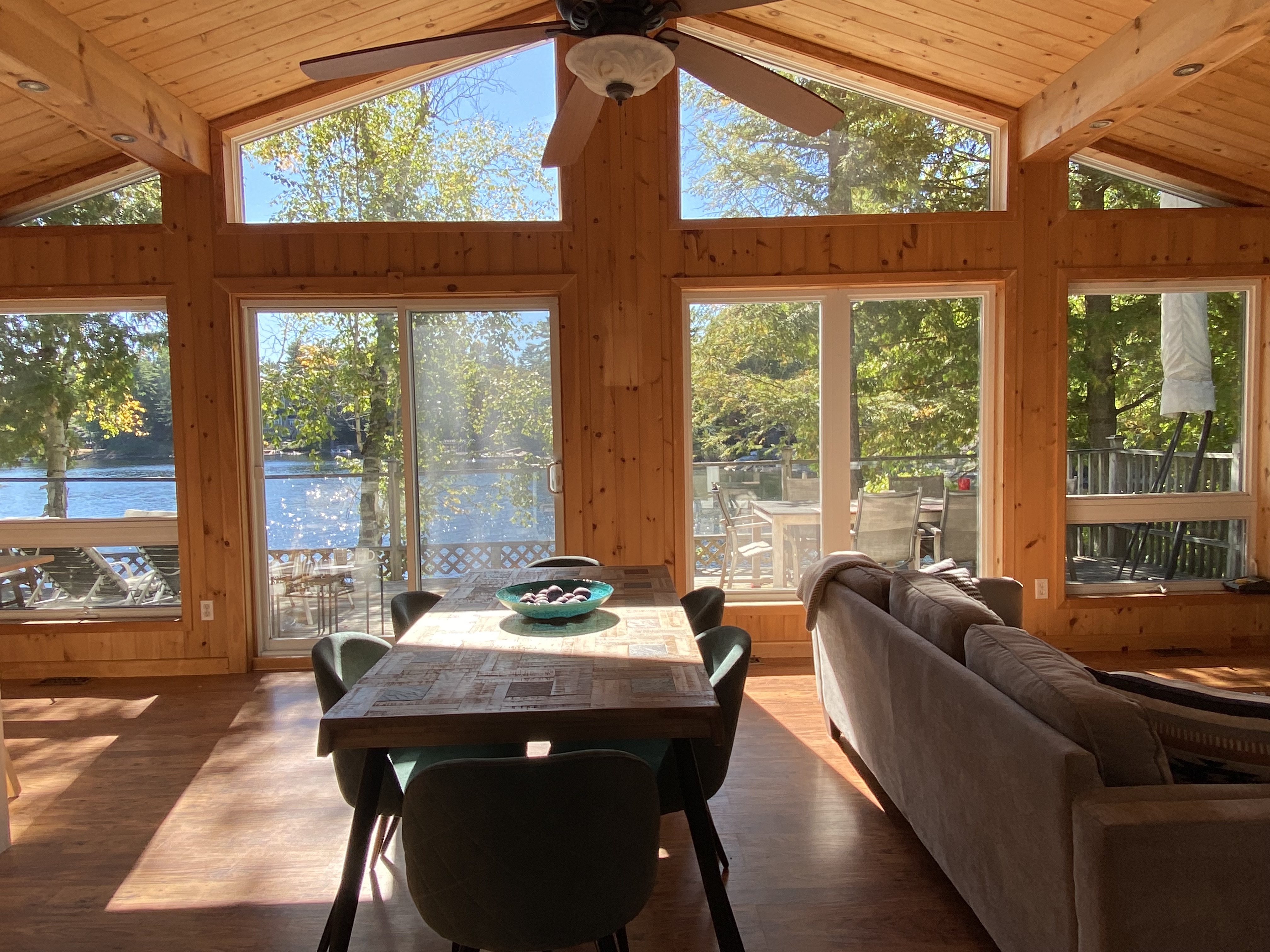 Bright and Cozy 3-Bedroom Waterfront Cottage