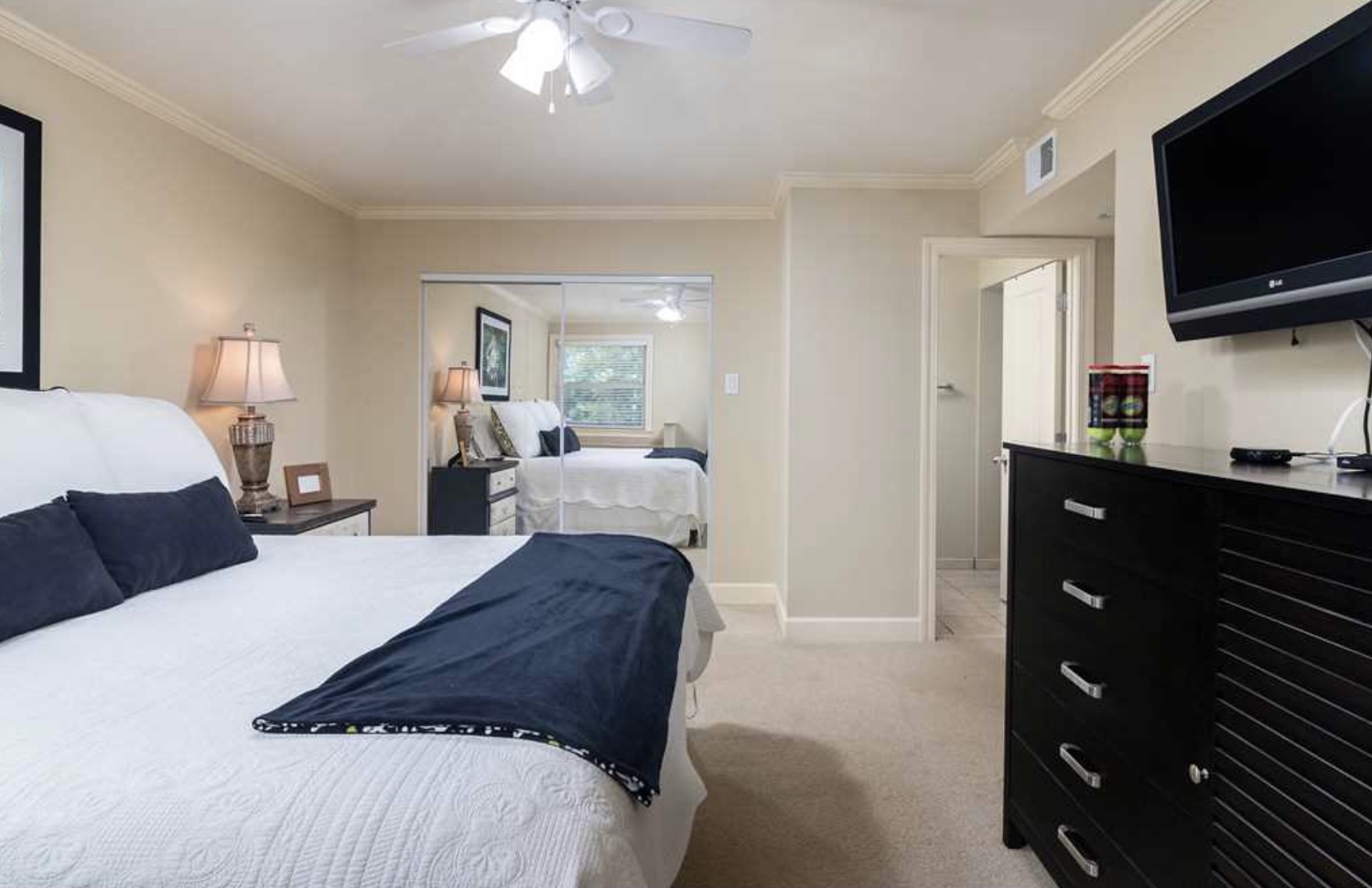 3BR 2BA Turnberry Condo walk to grove and games Condominiums for
