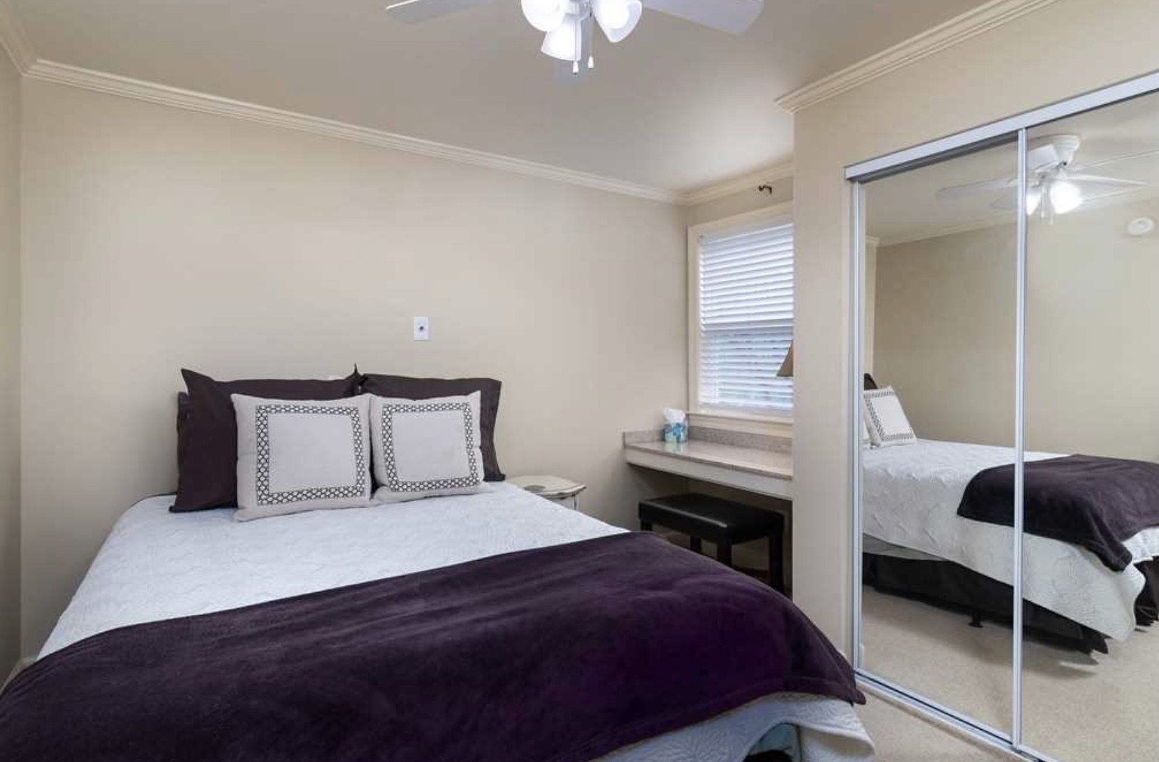 3BR 2BA Turnberry Condo walk to grove and games Condominiums for