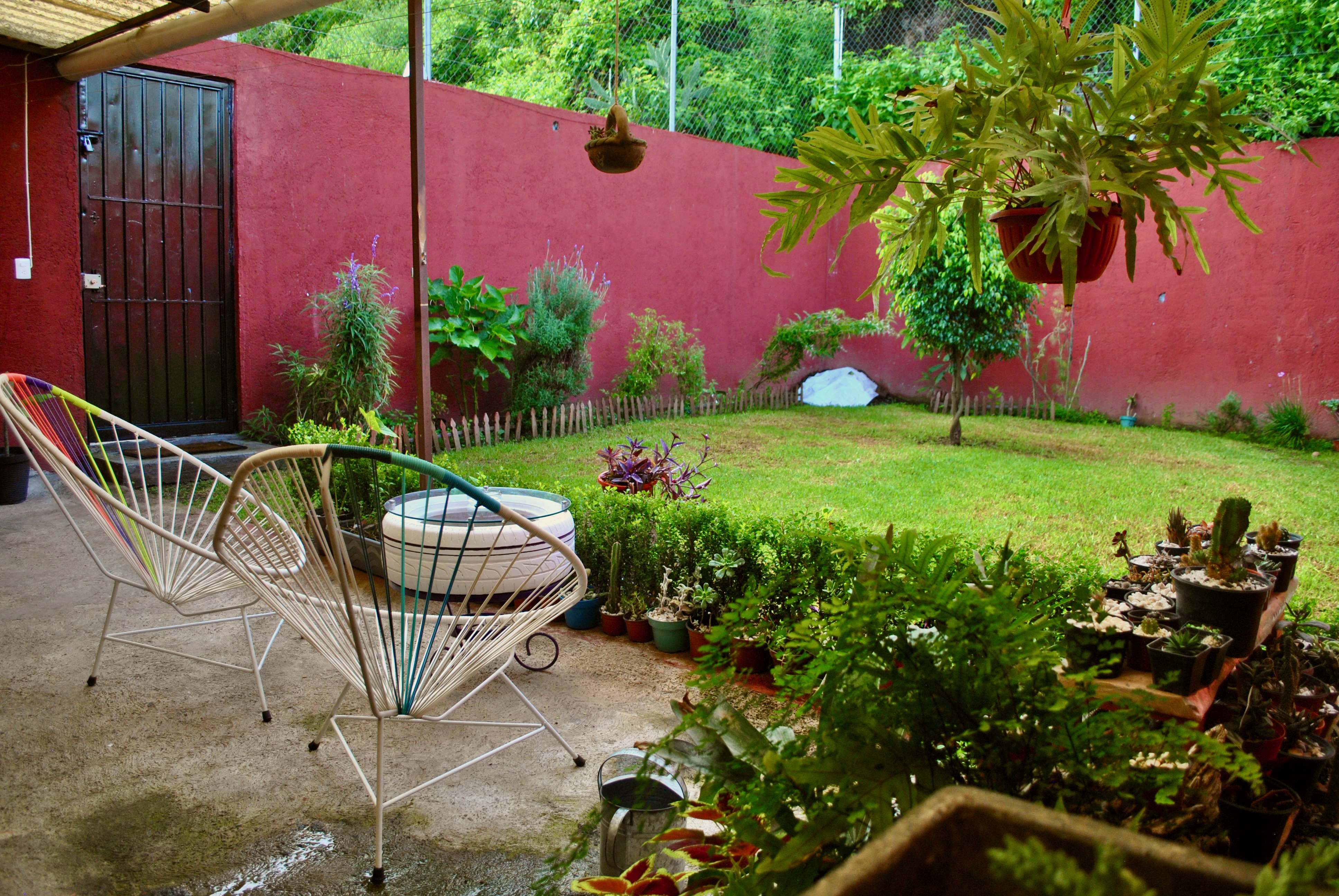 Bedroom with aromatic garden. Independent access
