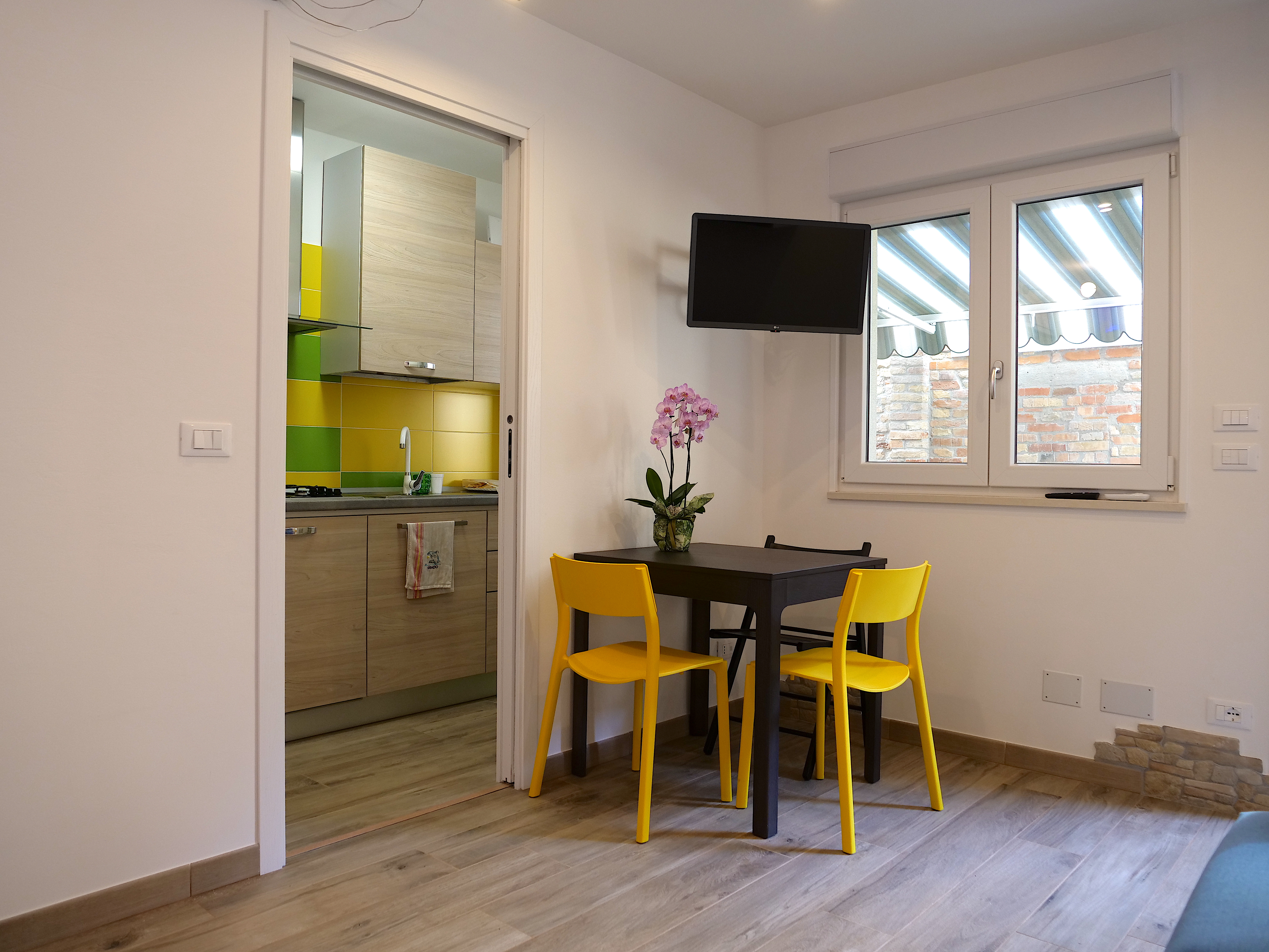 LondonSuite - studio apartment, kitchenette, internal courtyard
