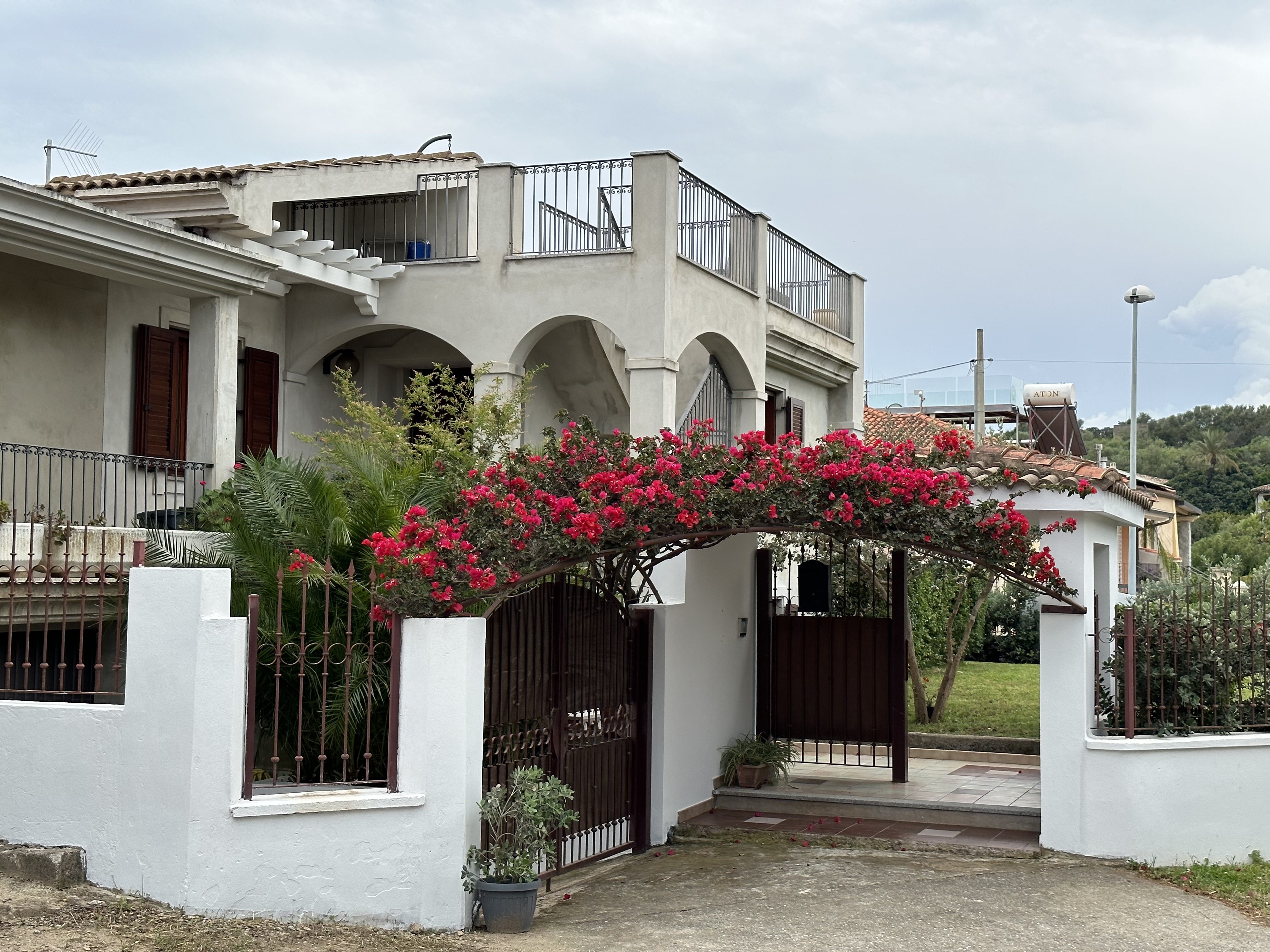 villa  a few steps from the sea