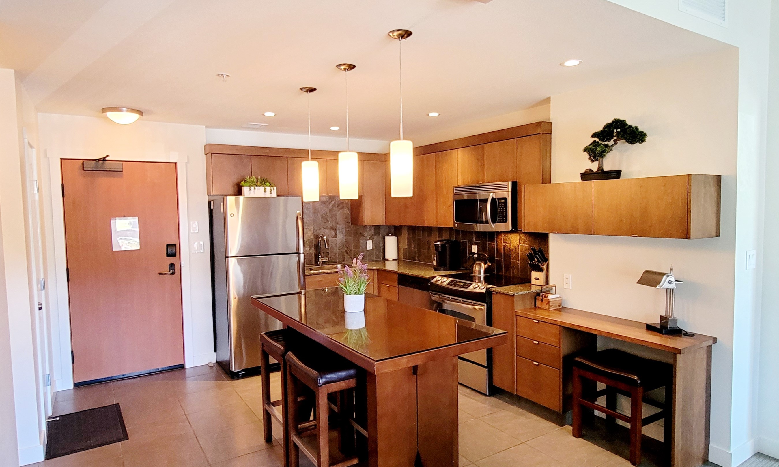 ✫ Modern 2bed 2bath condo w/ pool & hot tub ✫106✫