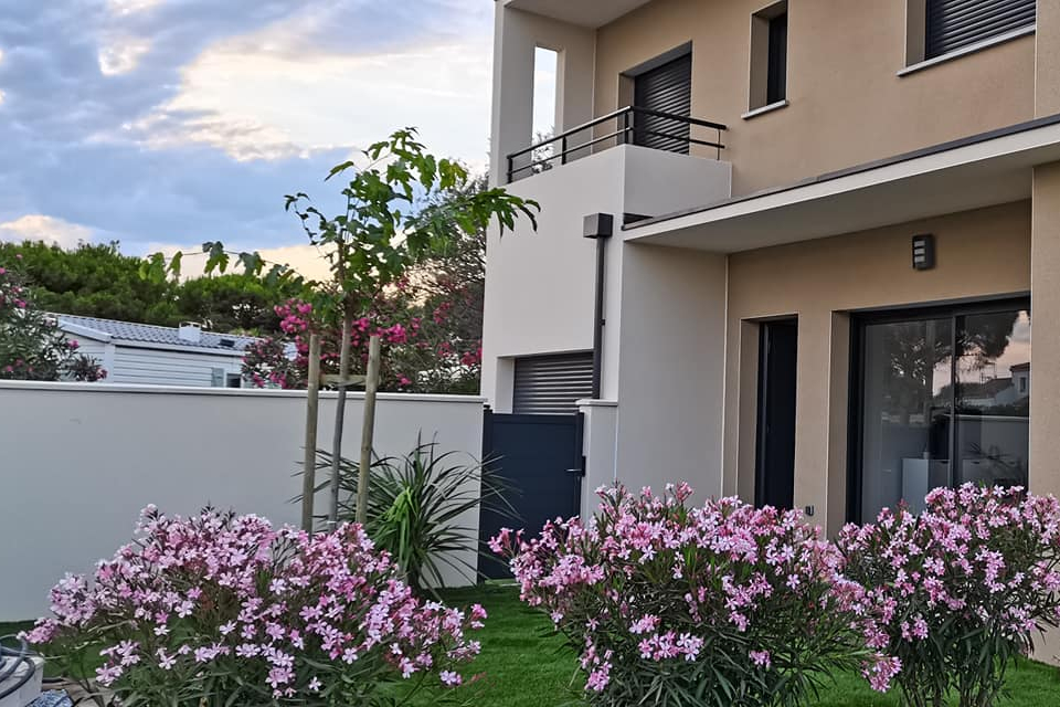 HOUSE NEW 100M FROM THE SEA