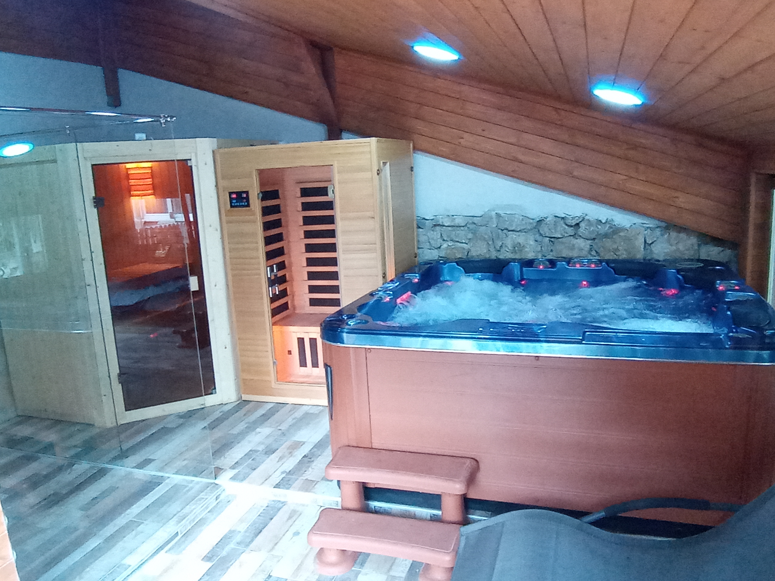 Sylvia Apartman emelet - szauna és jakuzzi