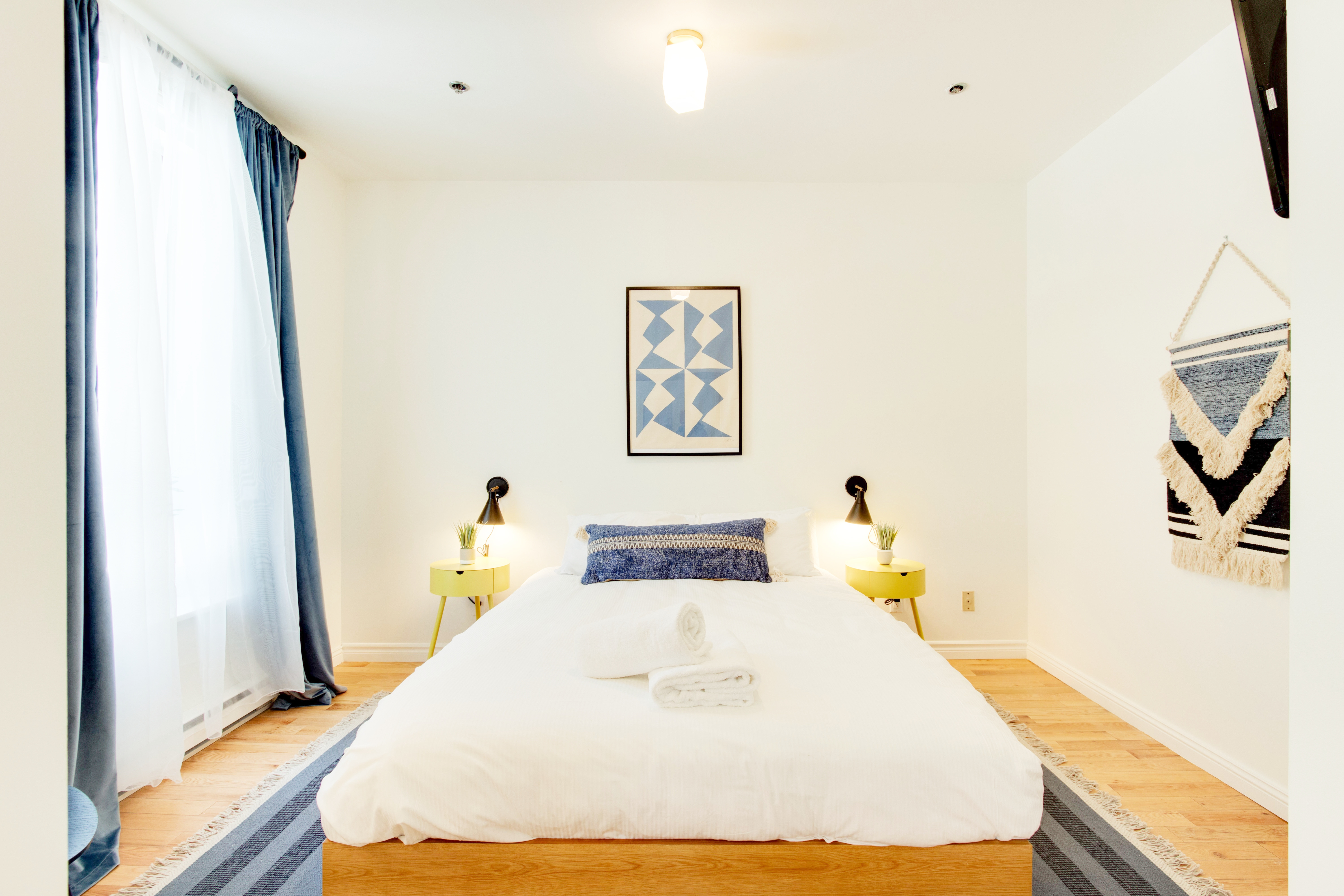 SPACIOUS INN ROOM IN THE HEART OF MONTREAL'S SCENE