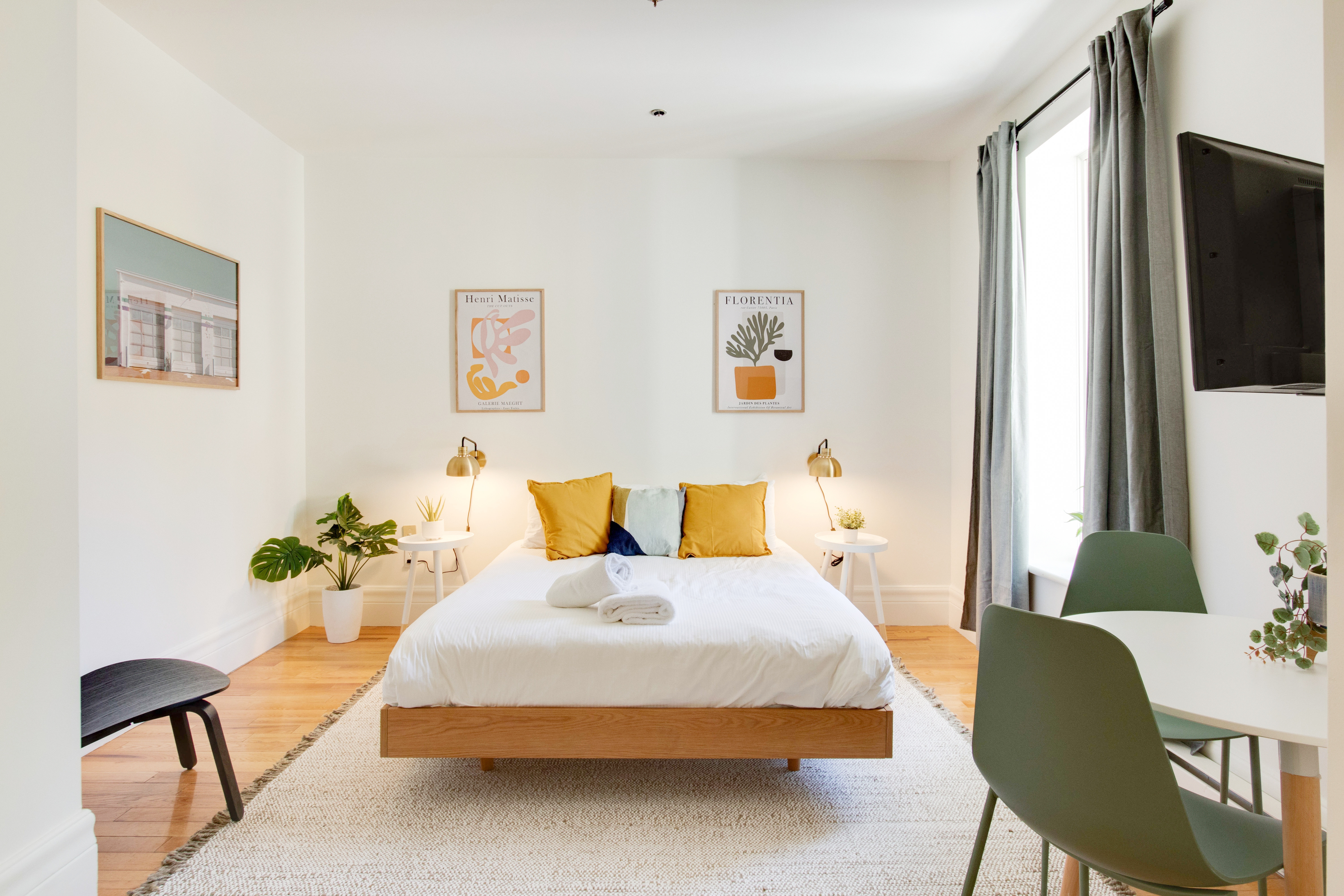 DESIGNER INN ROOM THE HEART OF MONTREAL'S SCENE