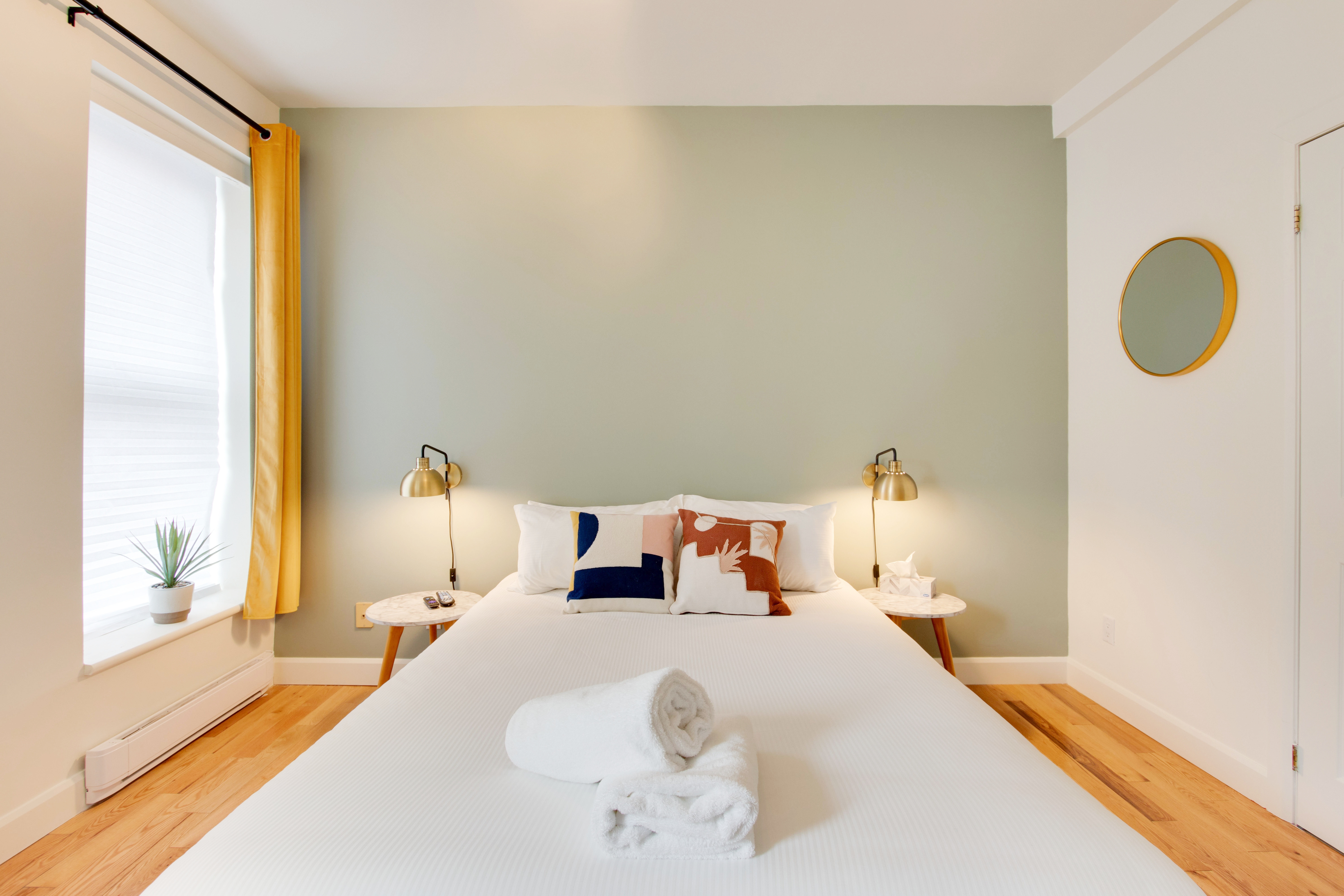 PREMIUM ROOM IN THE HEART OF MONTREAL'S SCENE