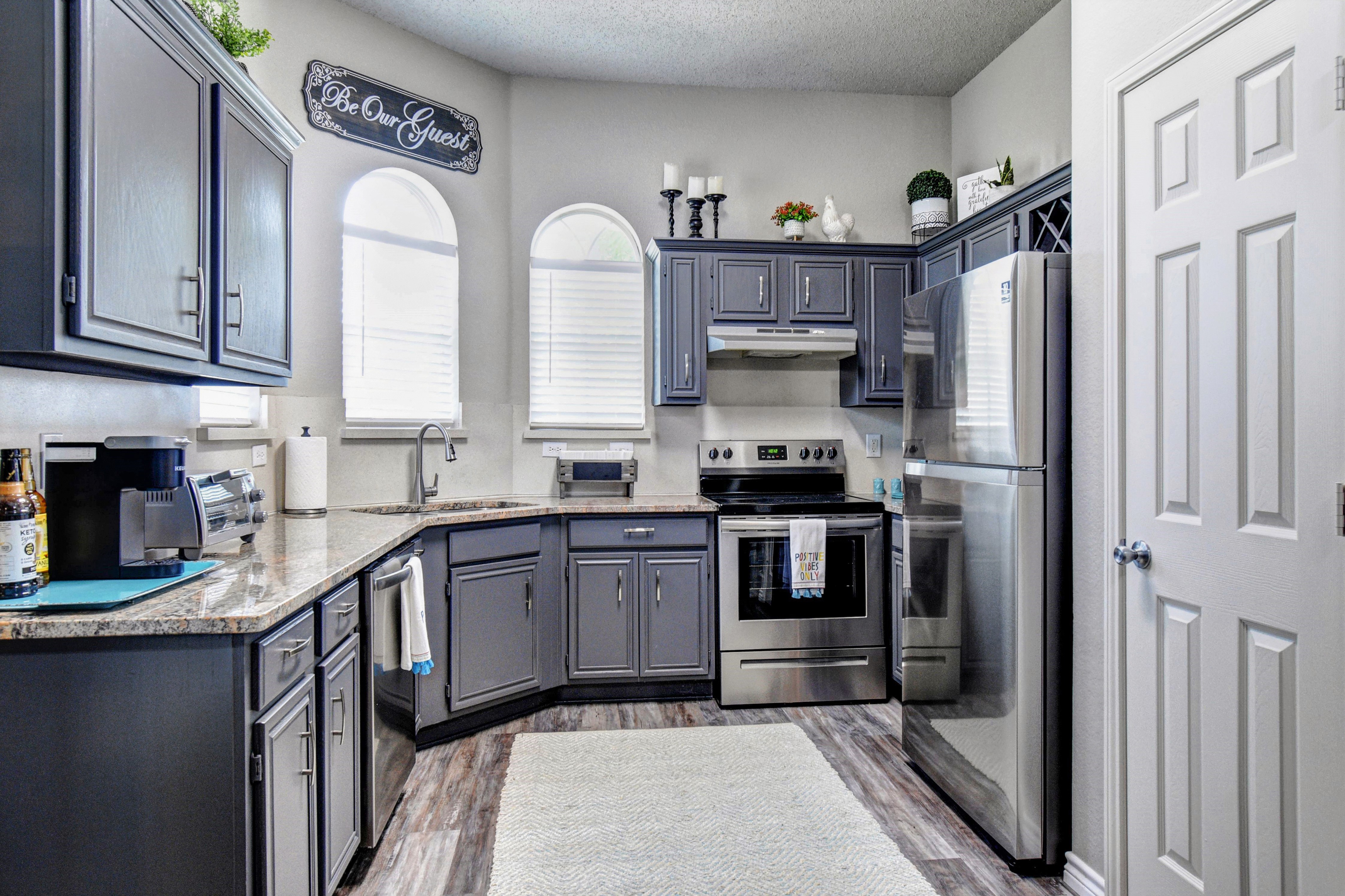 Cheerful 3-bed room residential home with pool