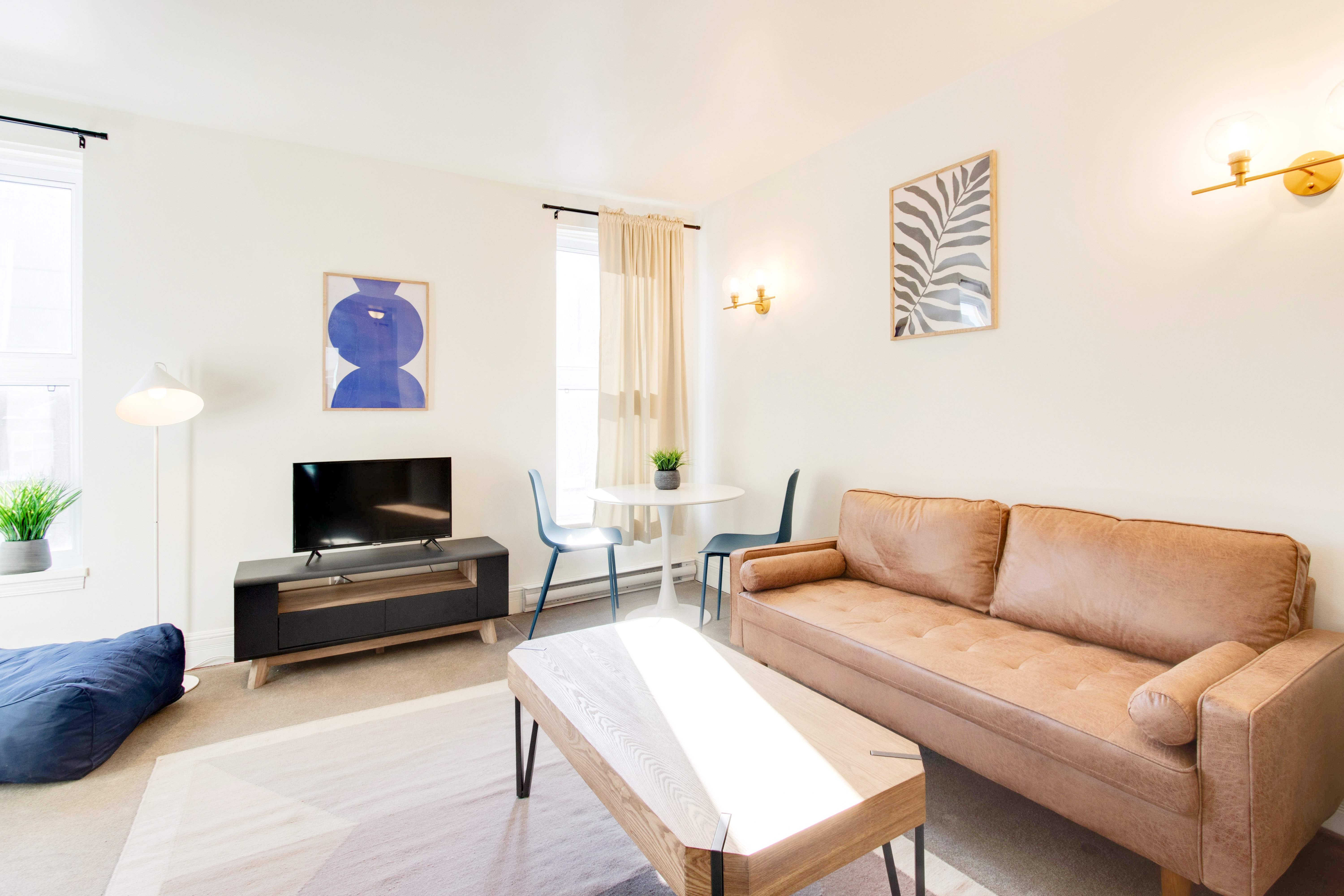 Grand Suite w/Bathtub | Heart of Montreal's Scene