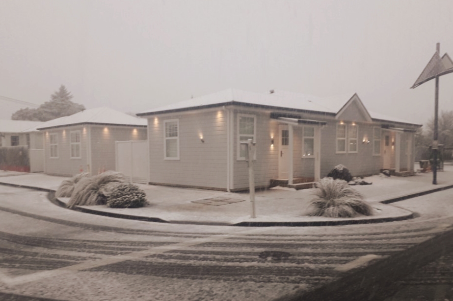 Luxurious Designer Accommodation with Hot Tub