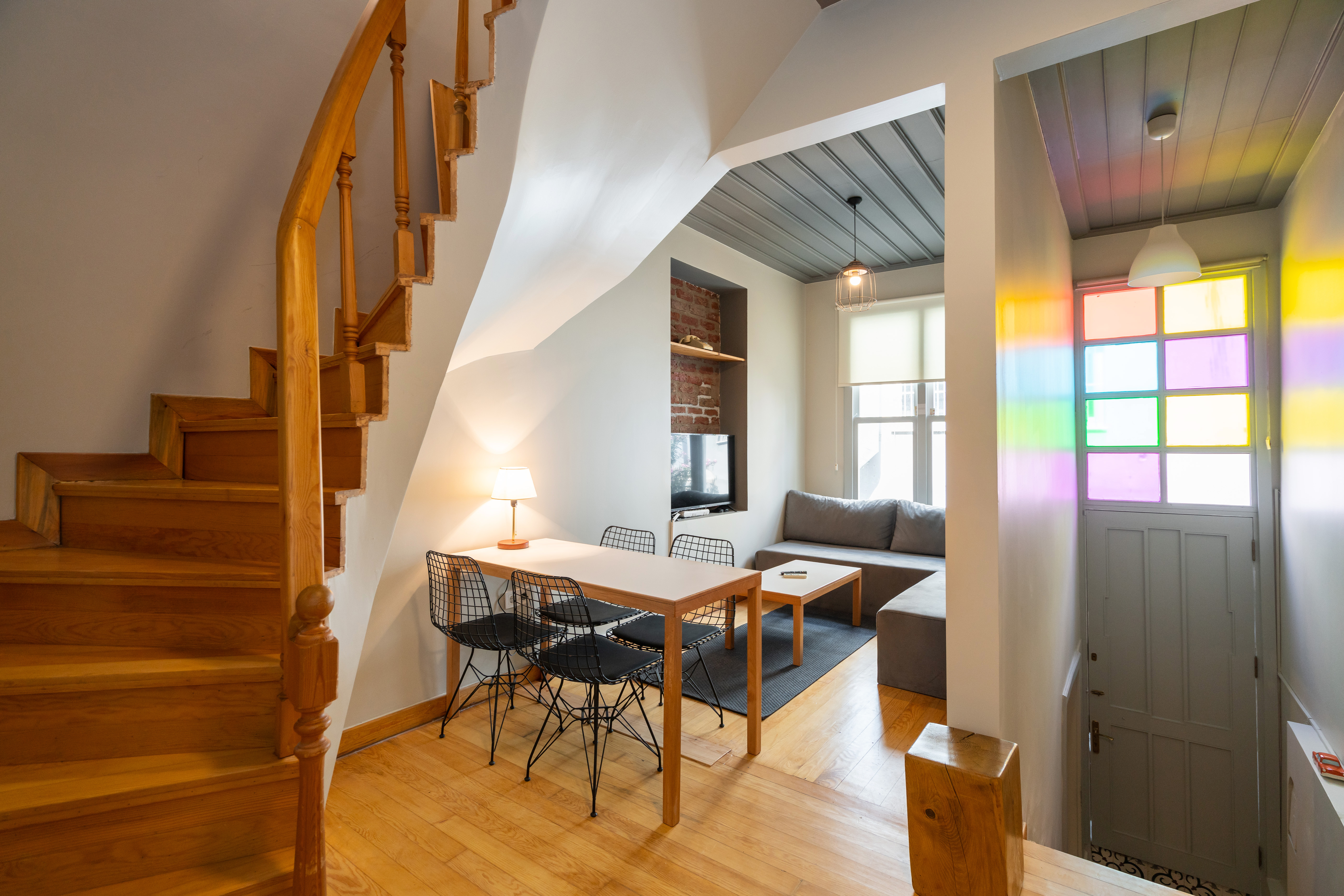 Beautifully Renovated House w 3 B-rooms @ Cihangir