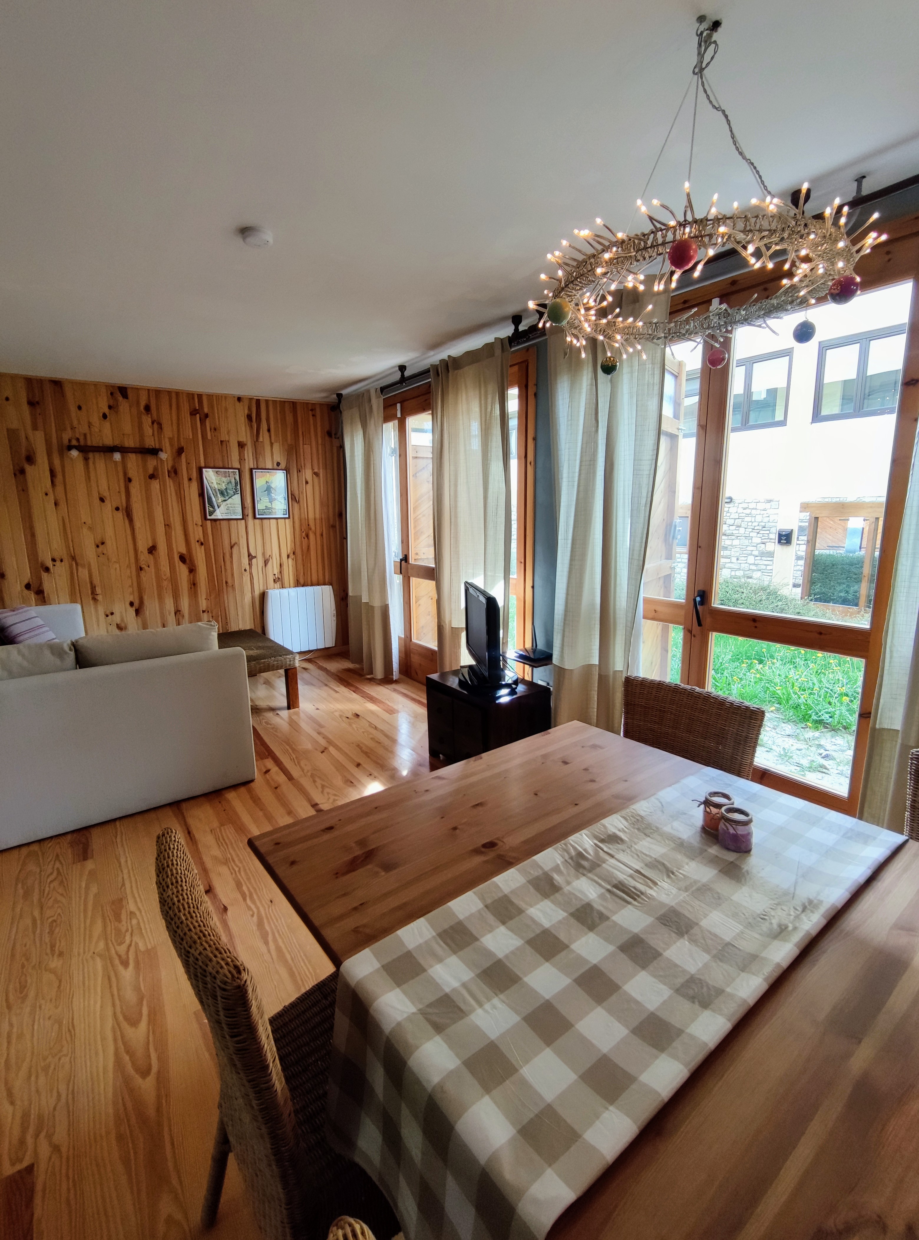 Cozy apartment 10 minutes from ski slopes