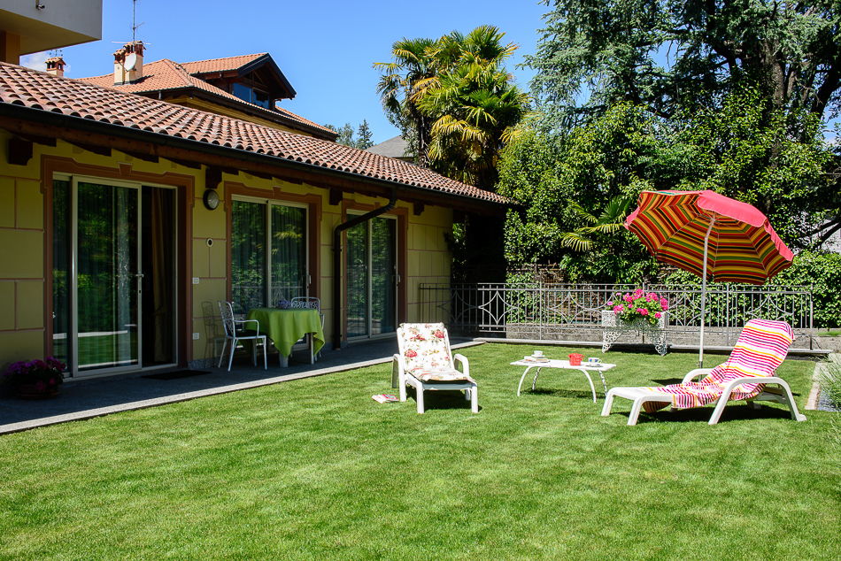 Two rooms superior flat with garden near