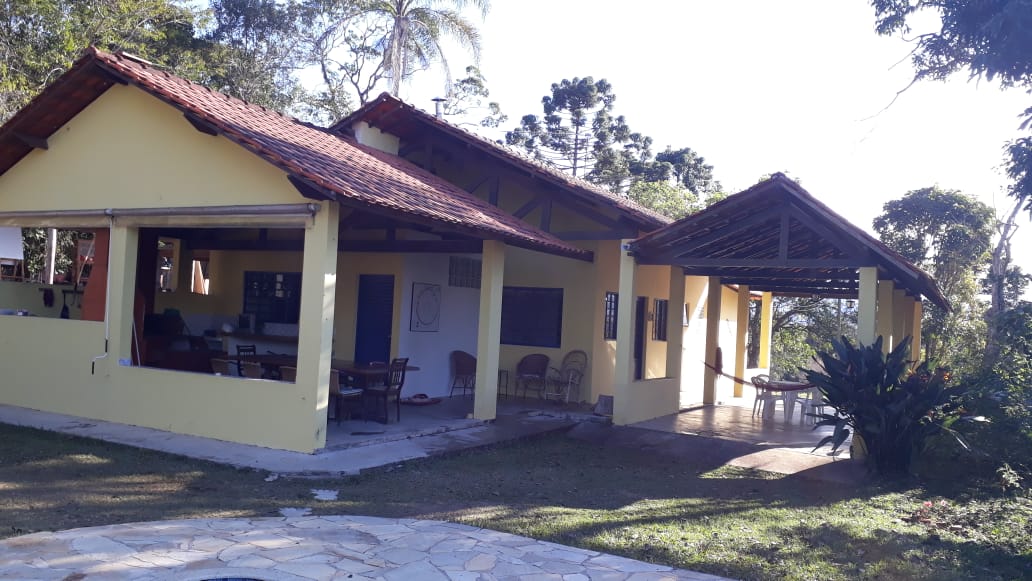 House with swimmigpool on farm