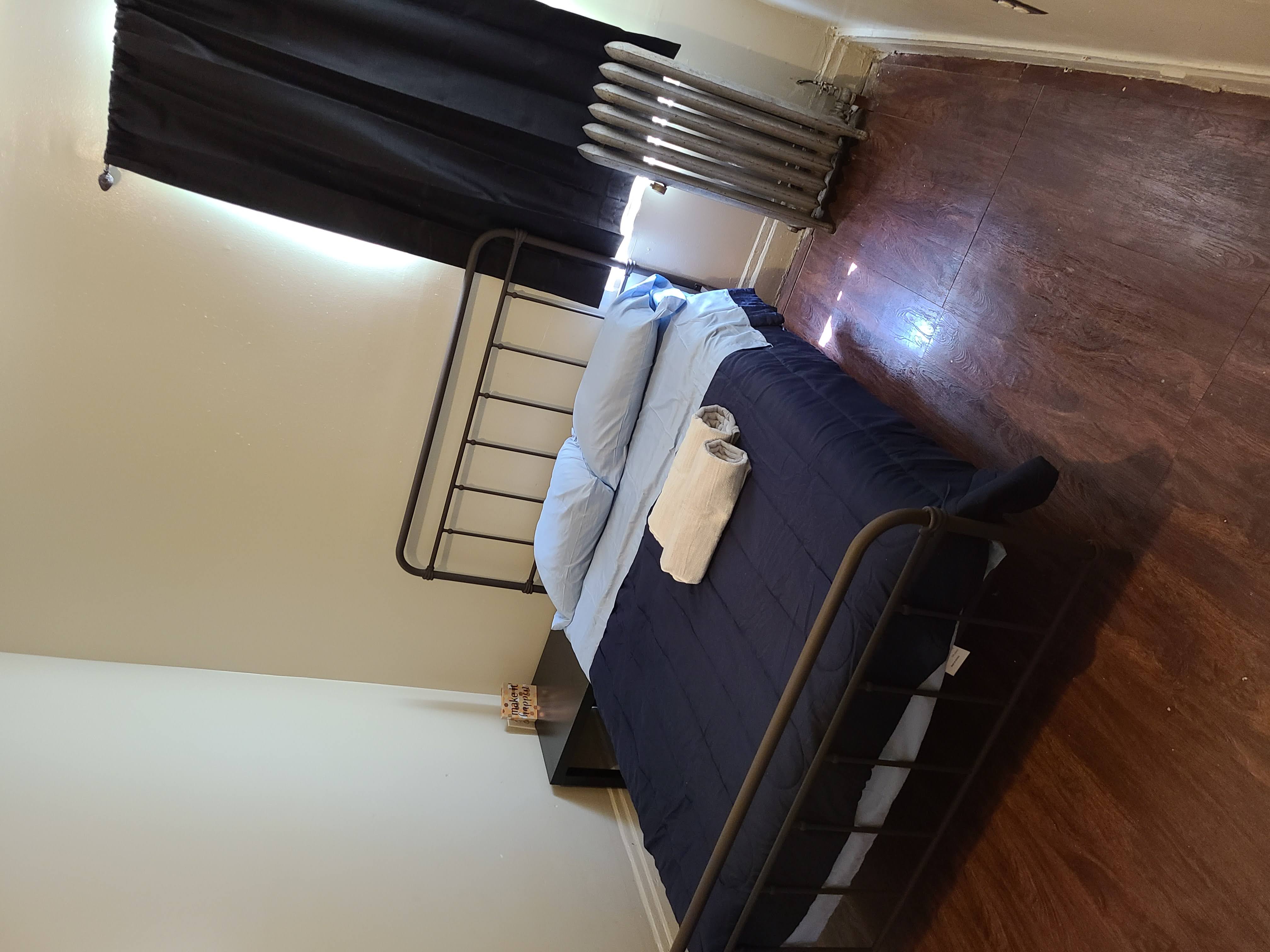 Private Bedroom close to EWR/NYC - C in South, Newark