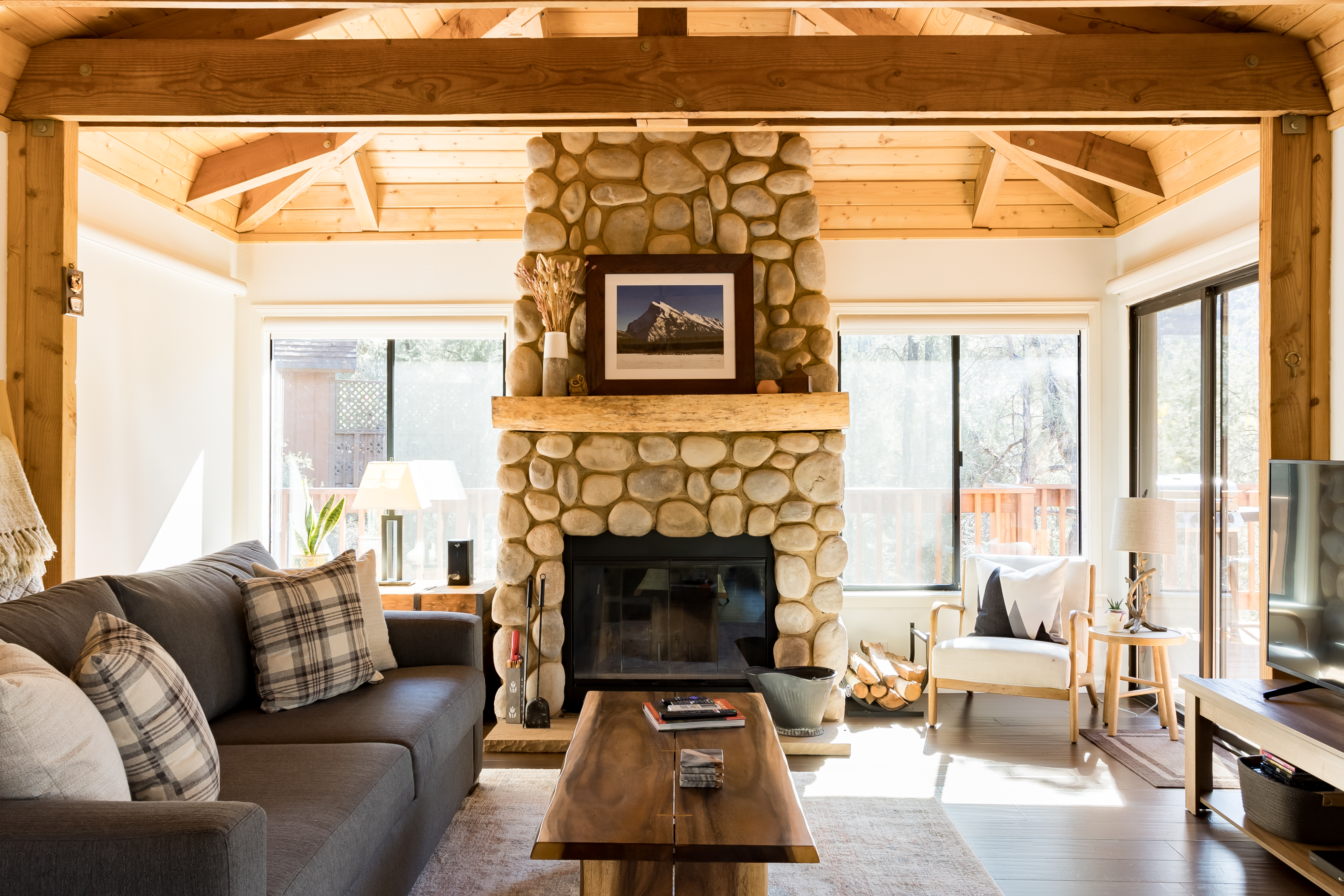 Charming Treetop Cabin Nestled Among Pinyon Pines