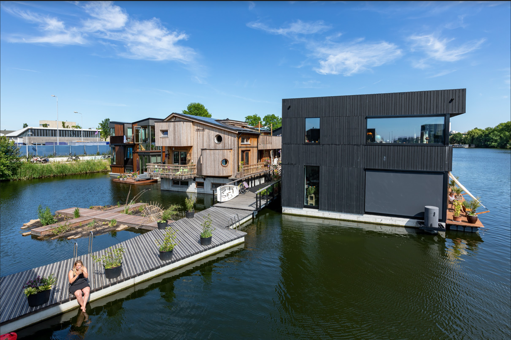 Beautiful spacious Amsterdam houseboat. — Amsterdam stay