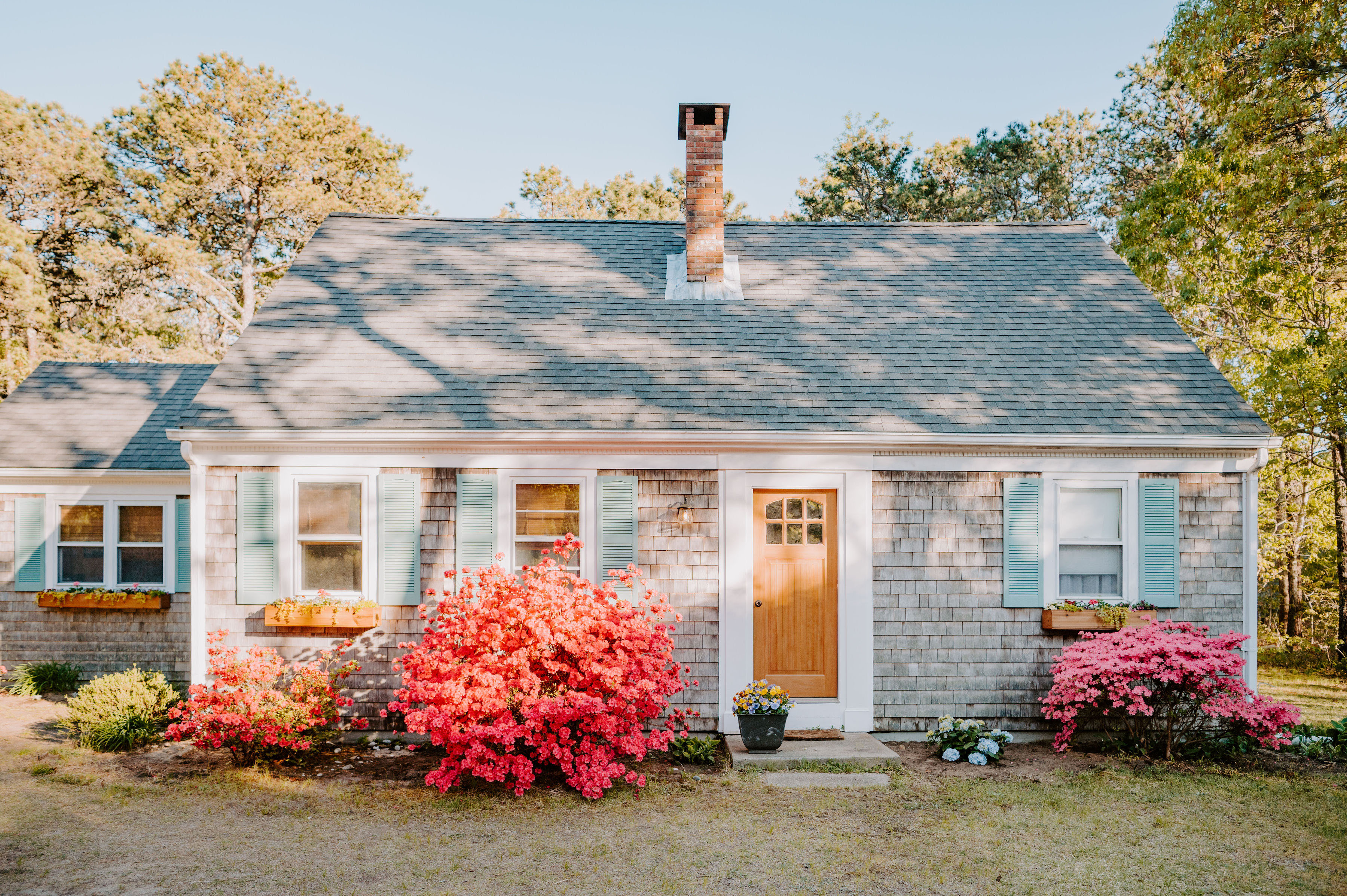 Bright 4 bedroom Cape Cod Cottage near beaches!