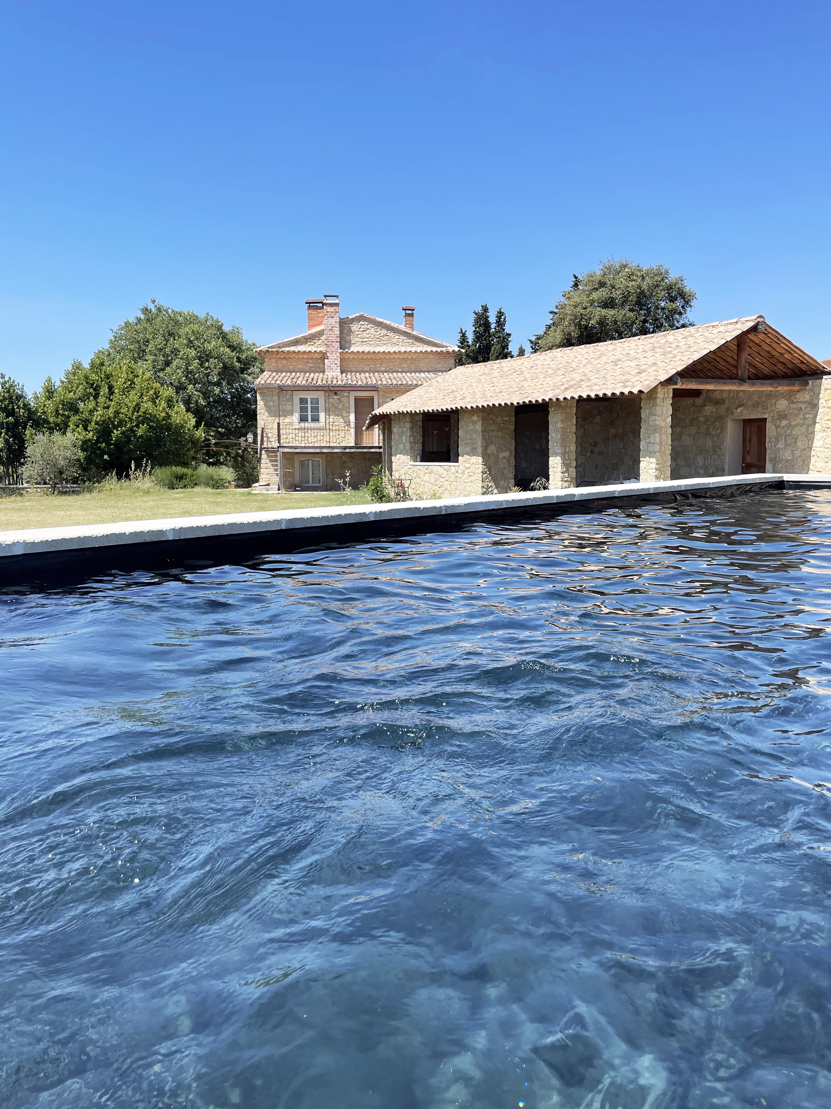 Provencal farmhouse at the foot of Mont Ventoux with pool