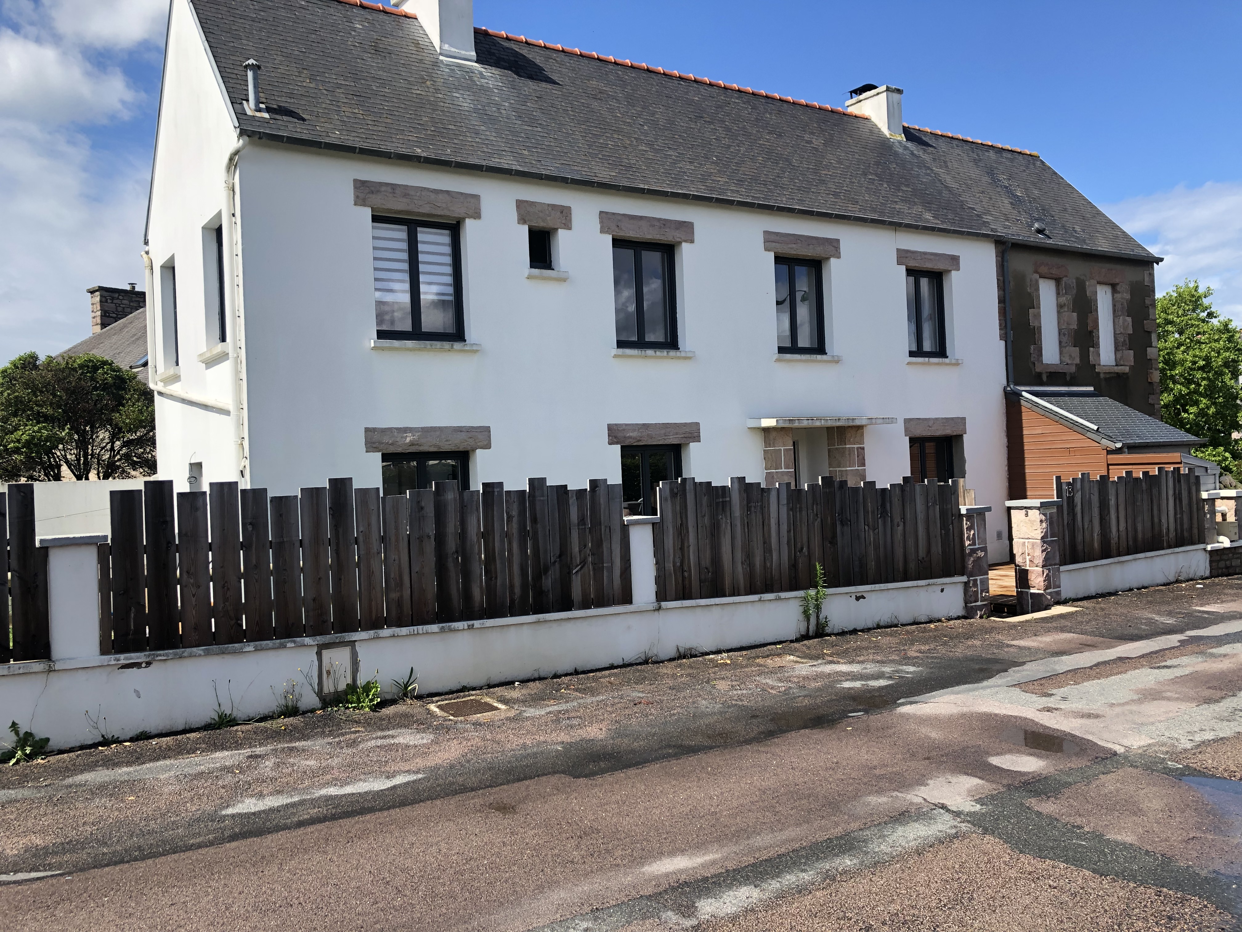 Nice townhouse with garden close to the sea.