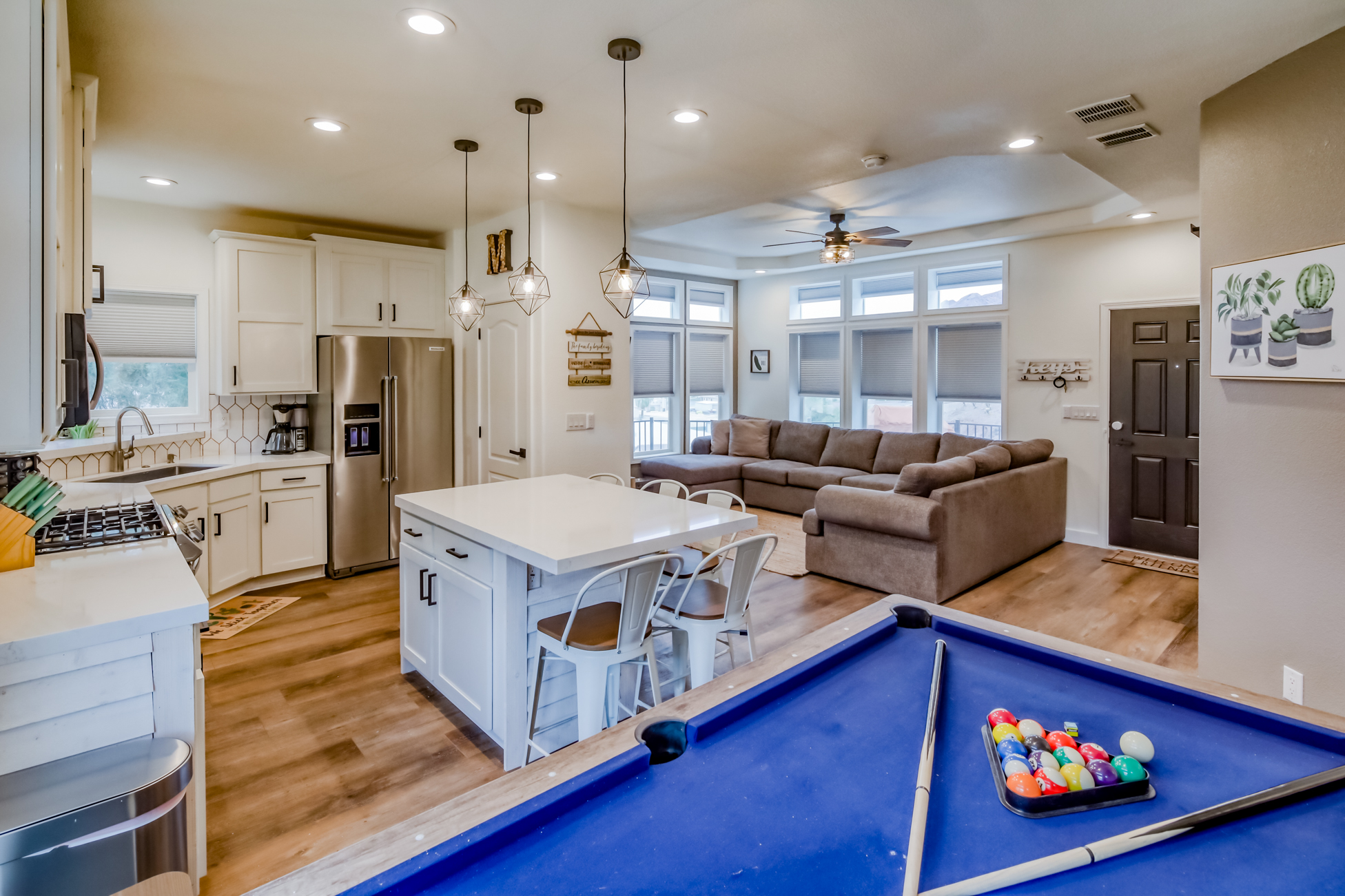 !!NEW HOME AMAZING RIVER VIEWS!! Experienced HOST