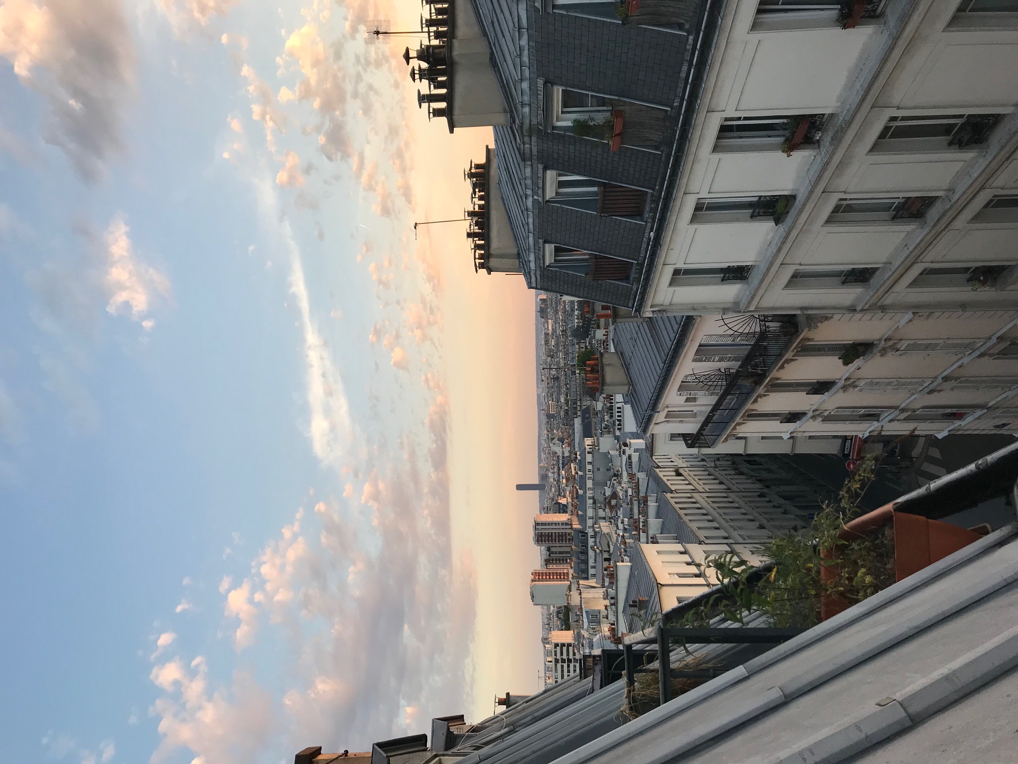 Charming flat with a spectacular view of Paris in Buttes-Chaumont, Paris