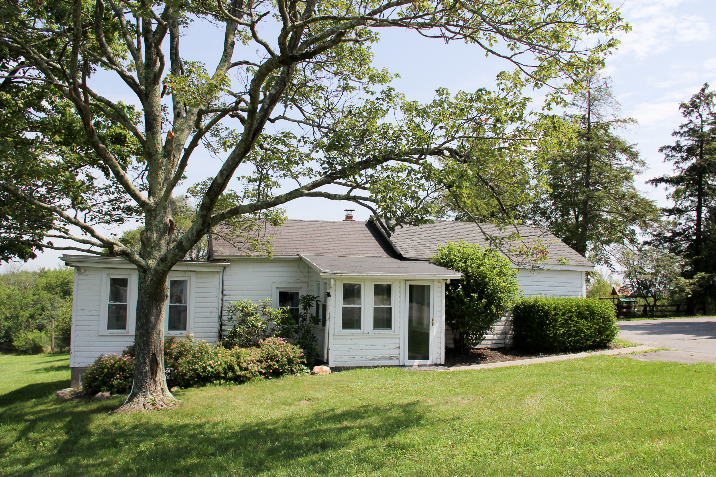 Cheery & Peaceful Farm Cottage, 10 Min to LEGOLAND