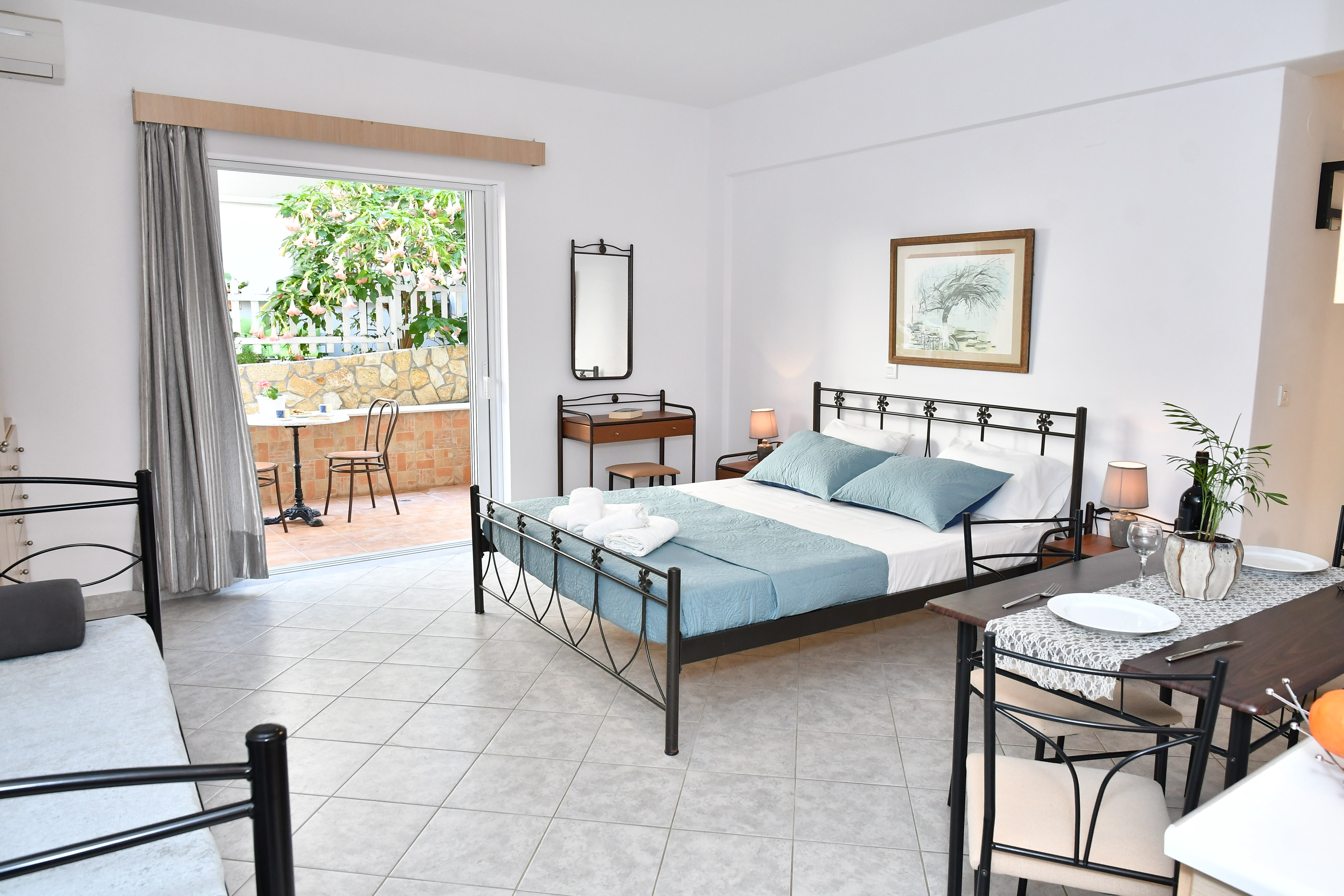 Studio for 2-4 just 2mins from Tolo centre & beach