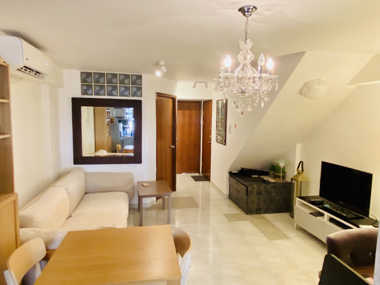 1 bedroom apartment / Main st. of Lamma Island