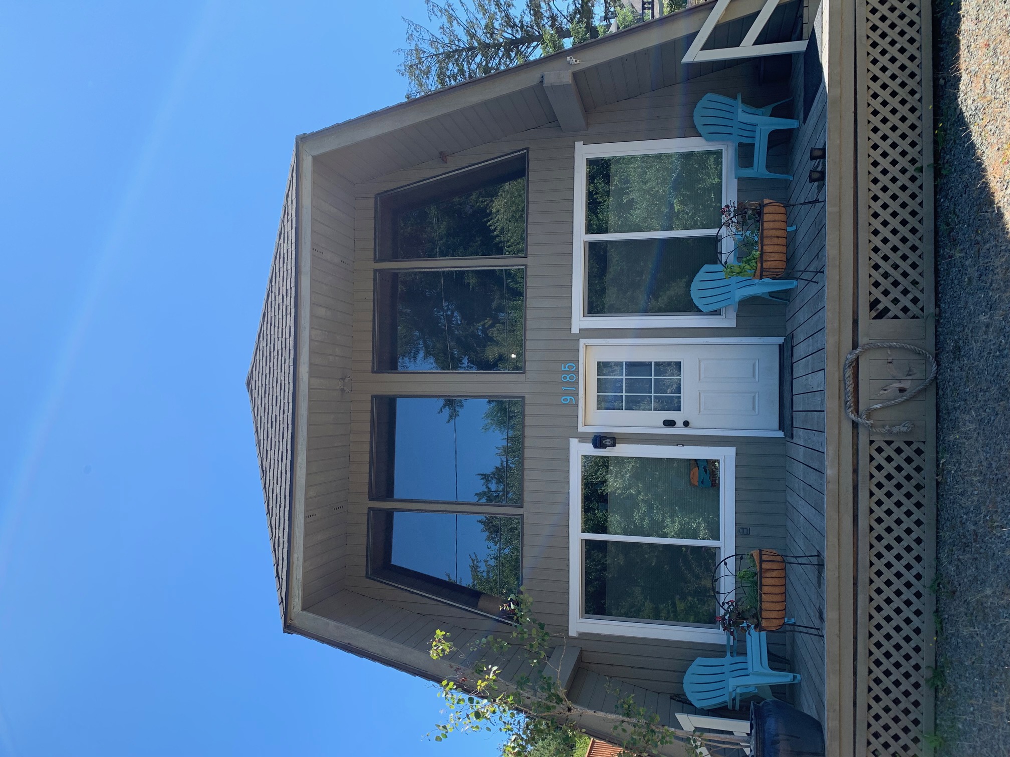 Mermaid & pirate hideaway w/ room for castaways!