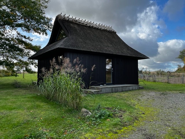 Annex with private kitchen and bathroom
