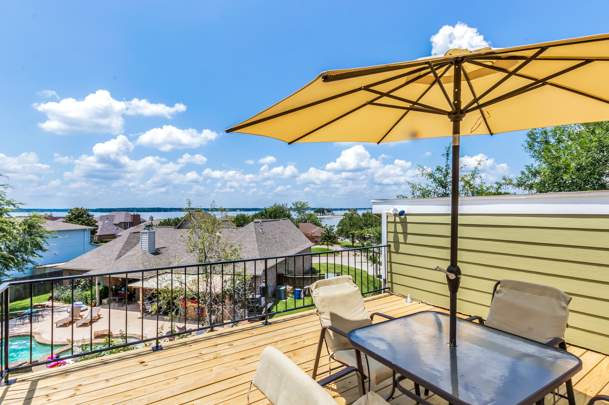 Unwind on the deck with water view on Lake Conroe! Houses for Rent in