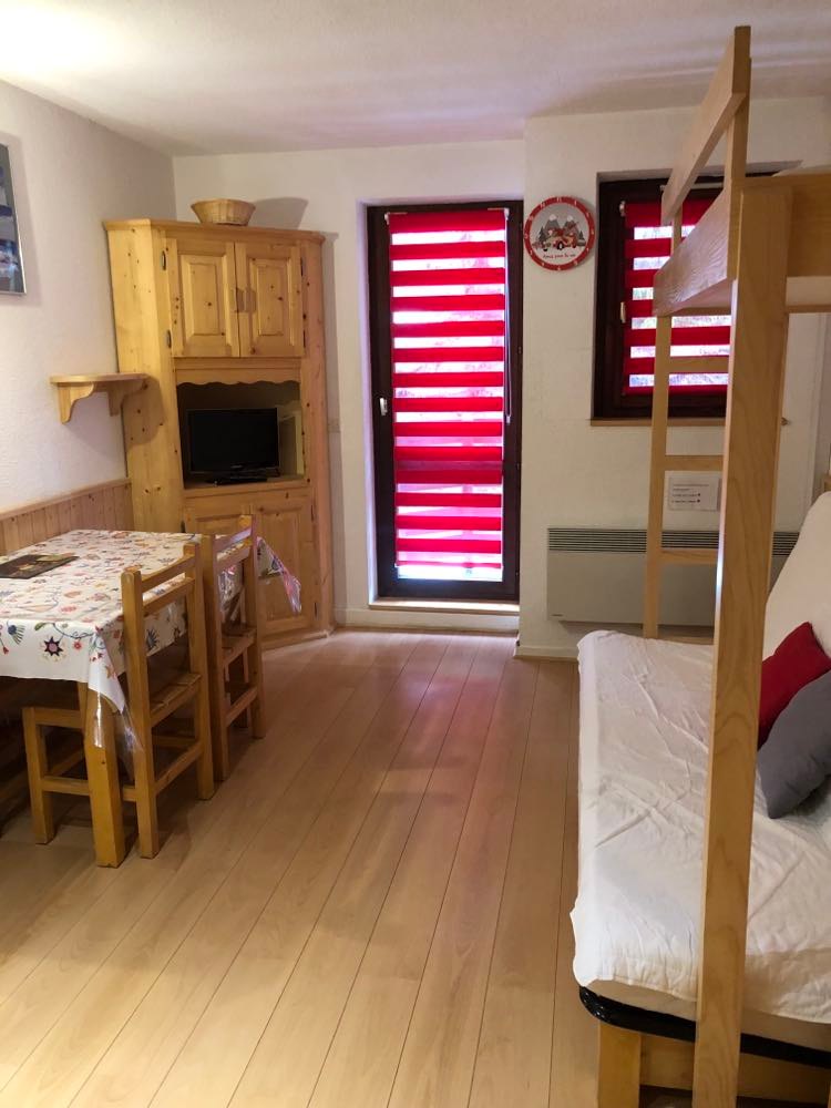 Charming Savoyard studio ski-in/ski-out