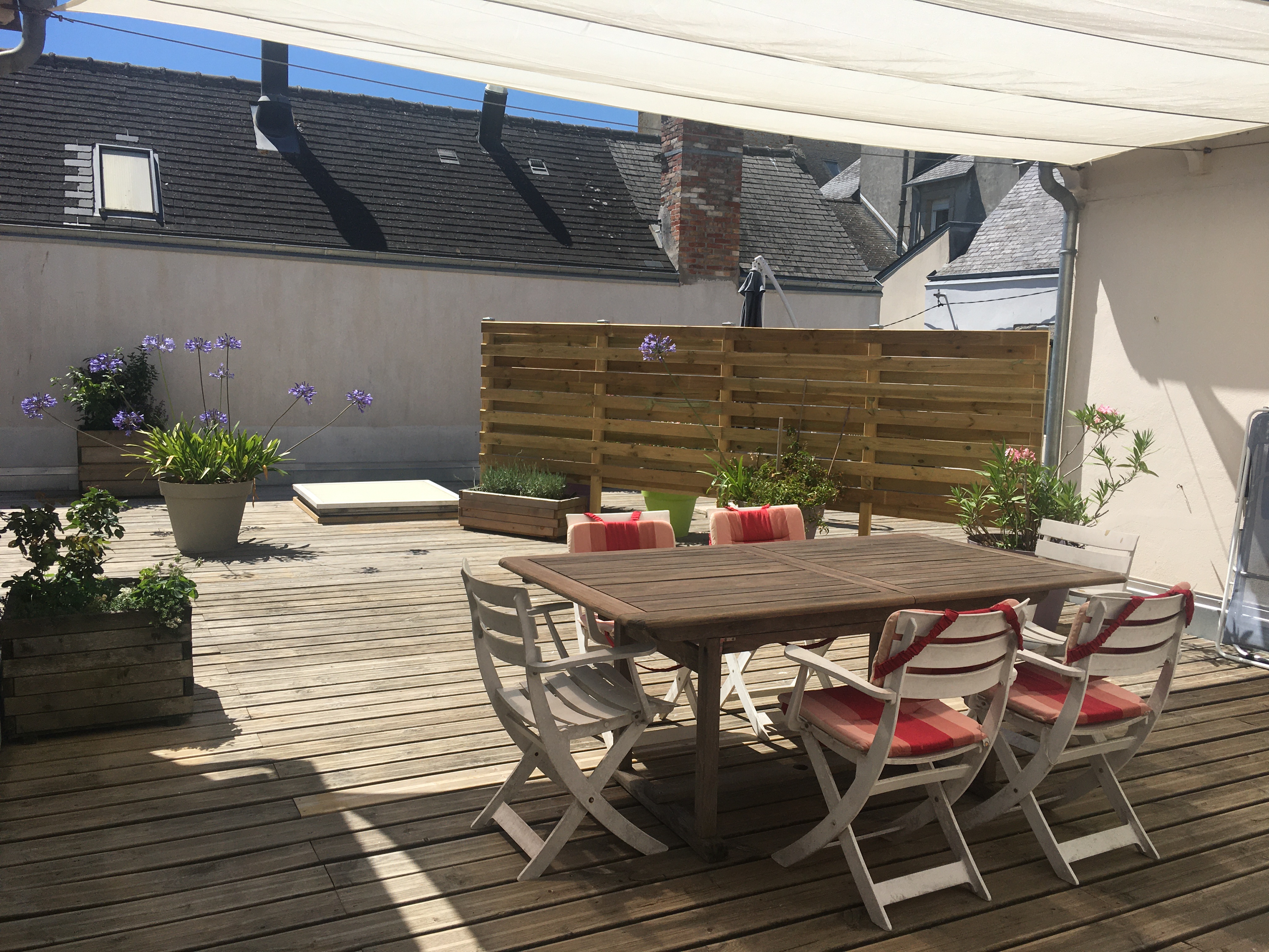 Beautiful terrace for this renovated hypercenter T2