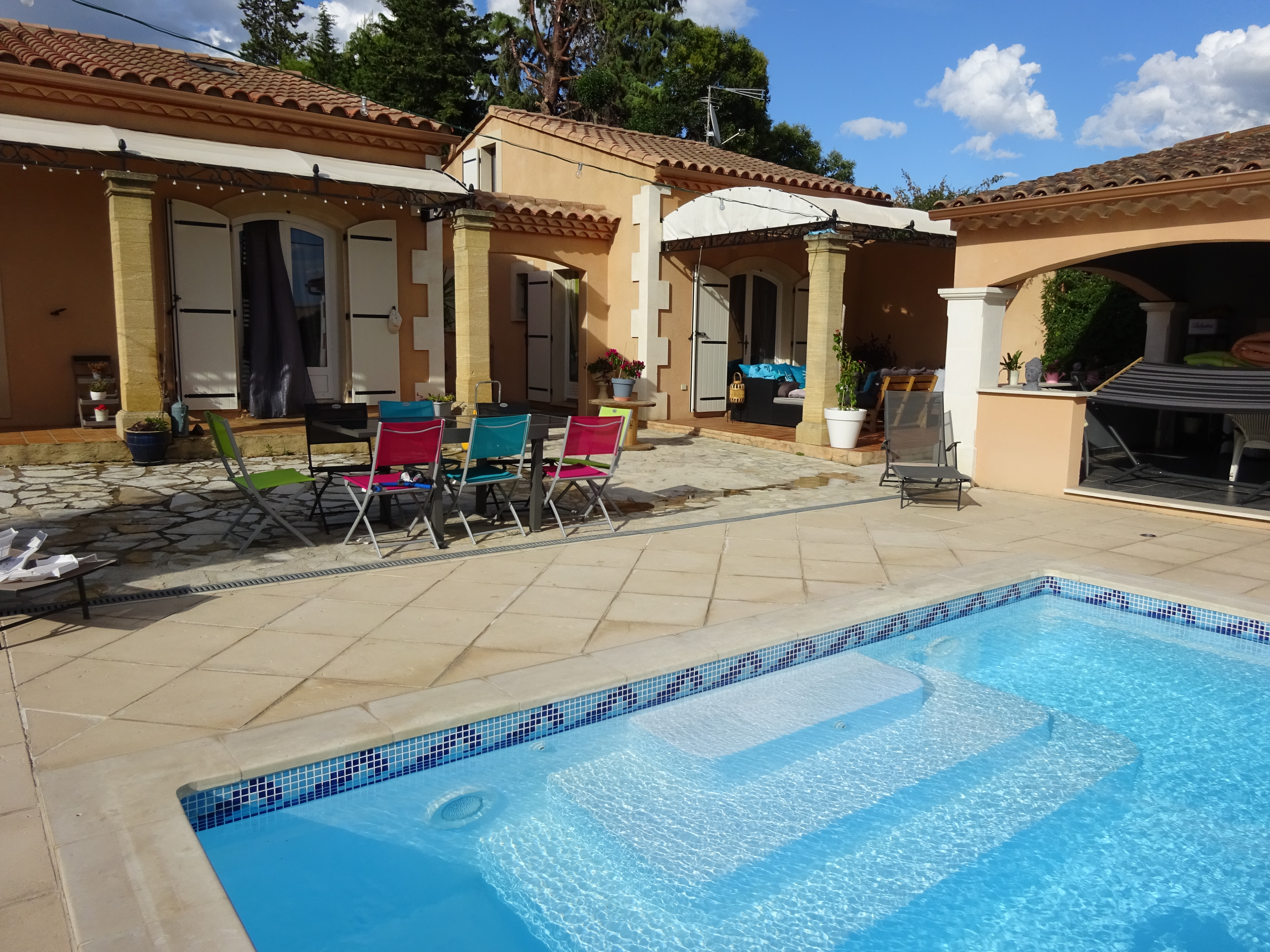 Independent apartment in pool property