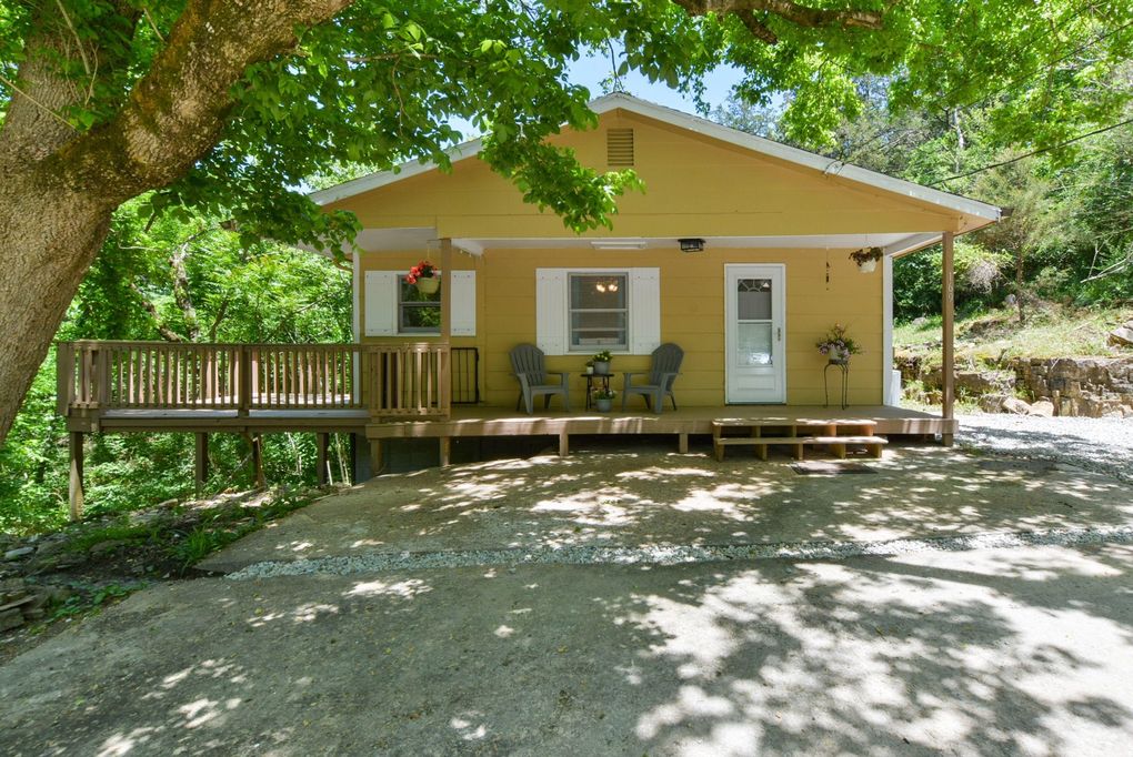 Lemon Cottage- Branson's Bungalow