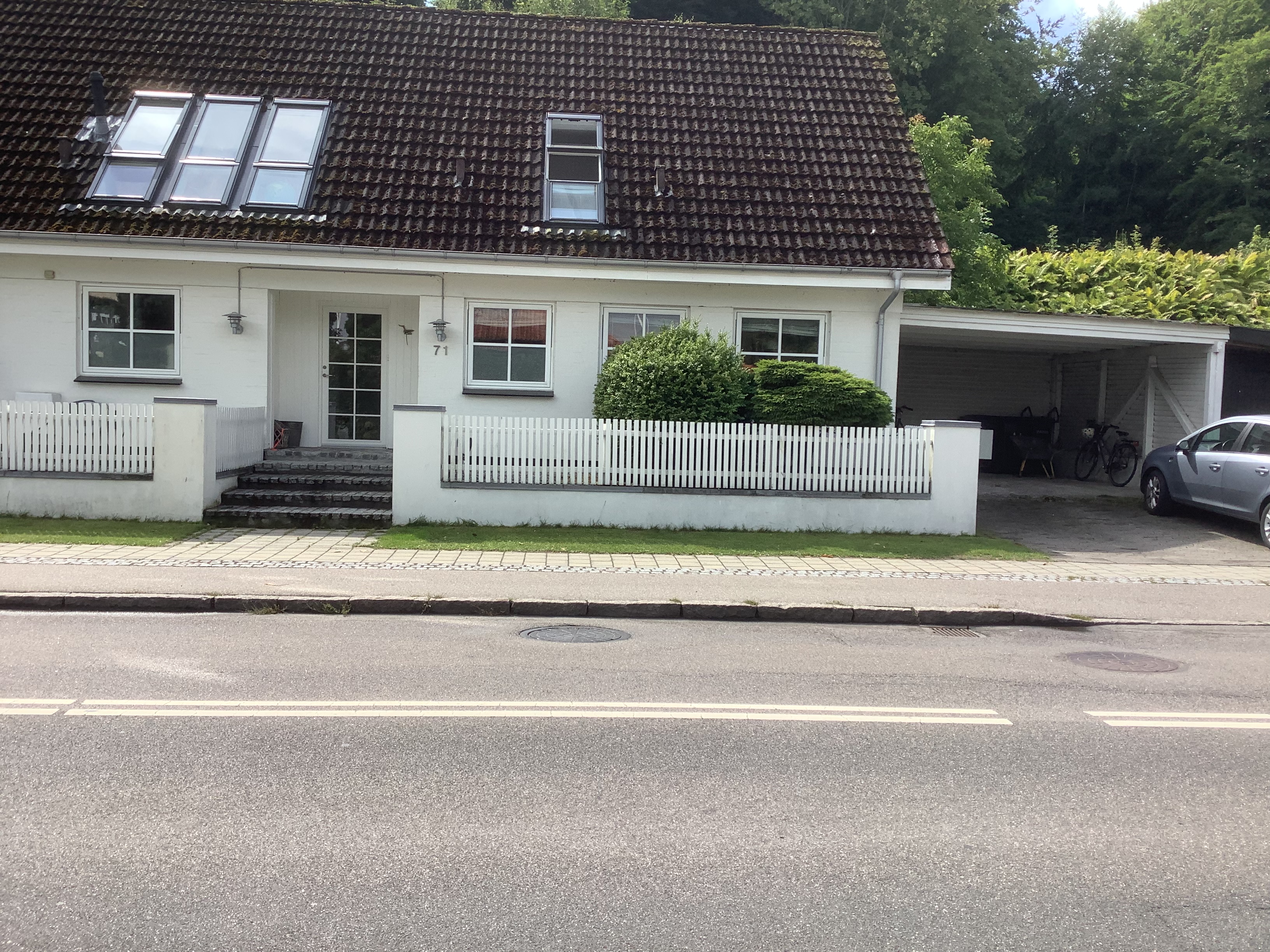 The white house by the beach