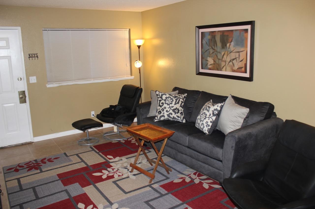 1 bedroom  garage,  AC,  Washer Dryer, Backyard