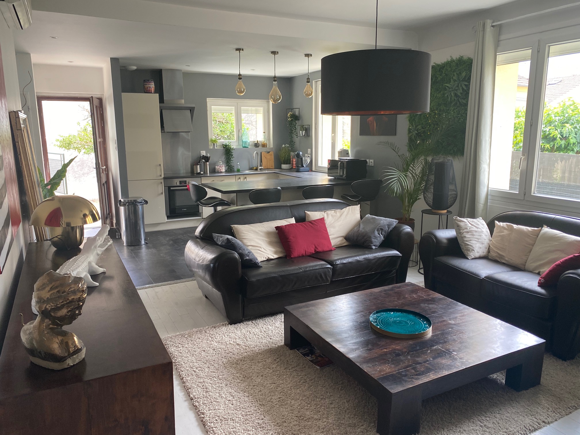 Nice quiet street house with garden / hot tub