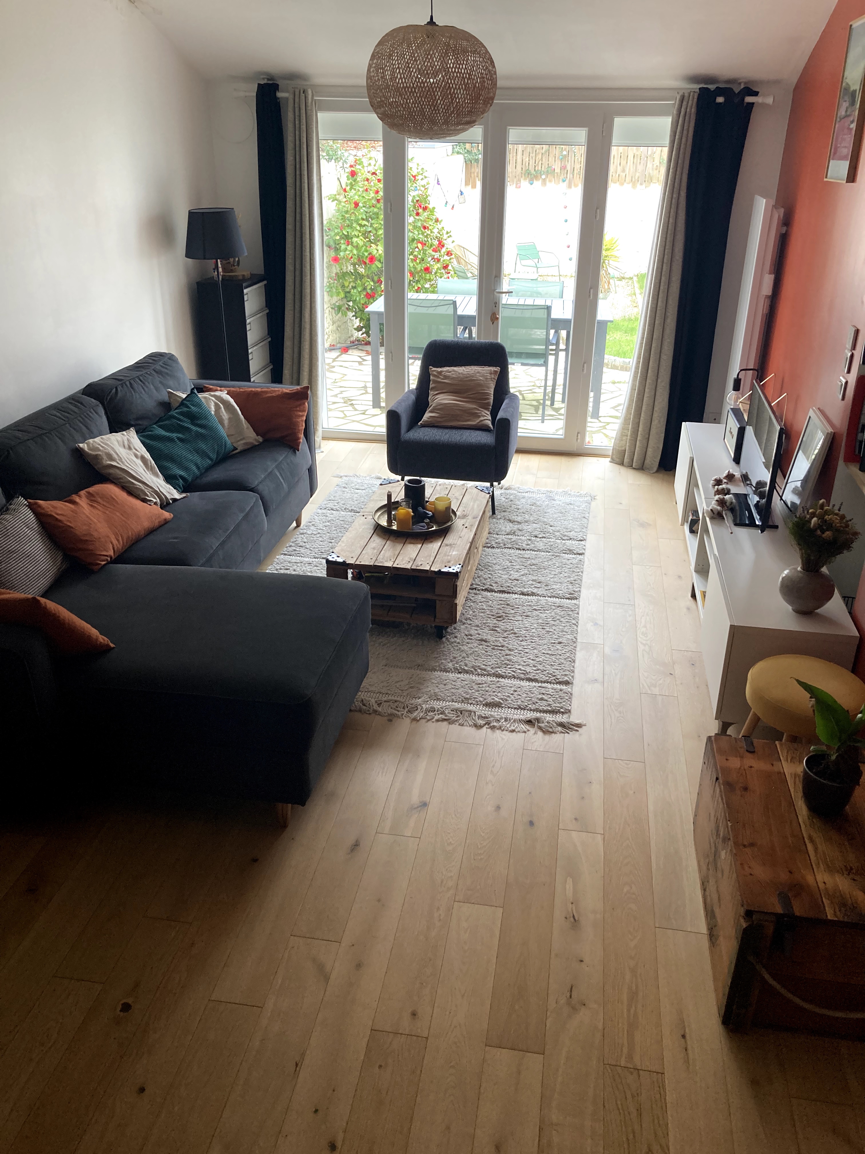 Independent house with garden - nearby tram