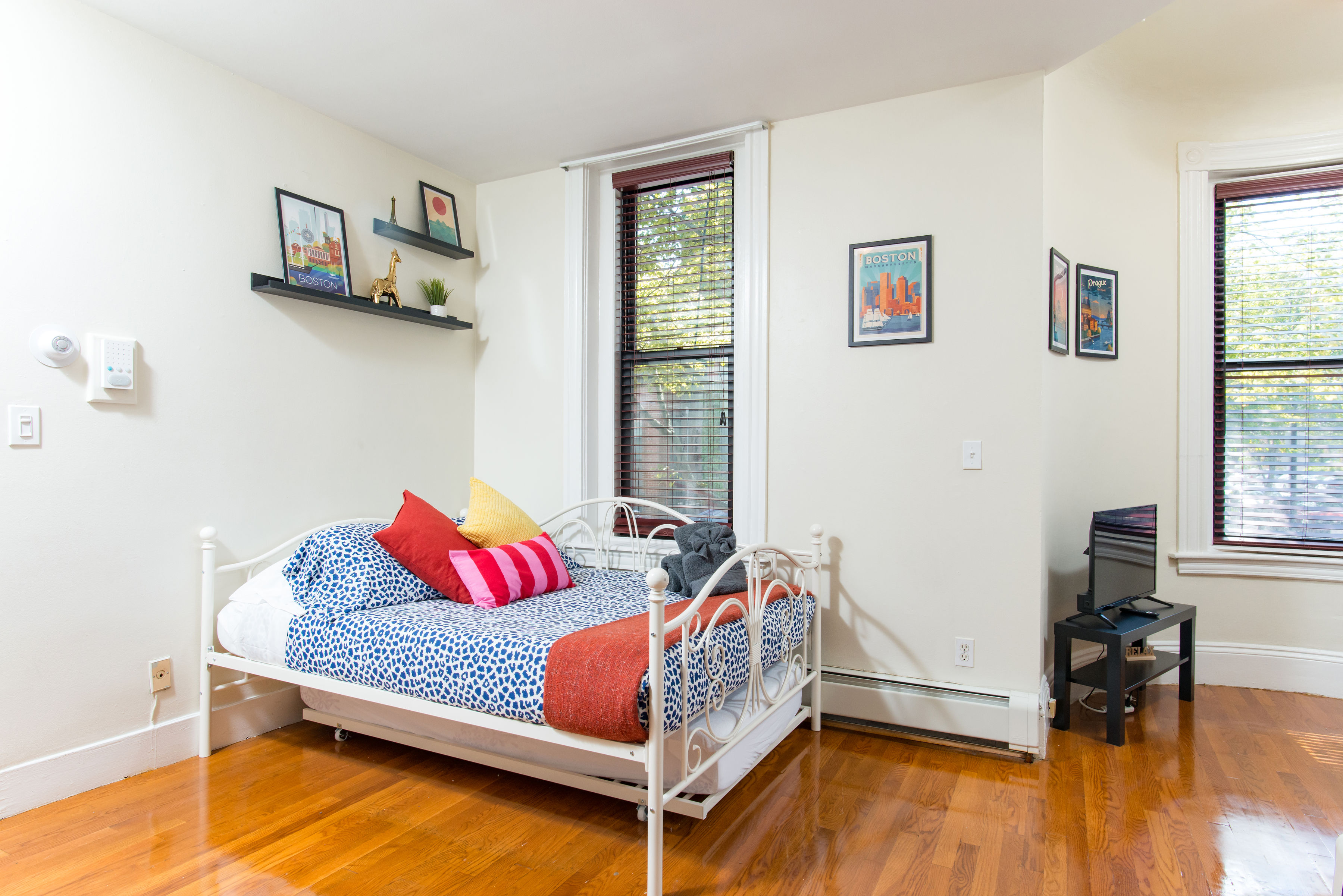 Super location! One free parking spot! Walk Walk!