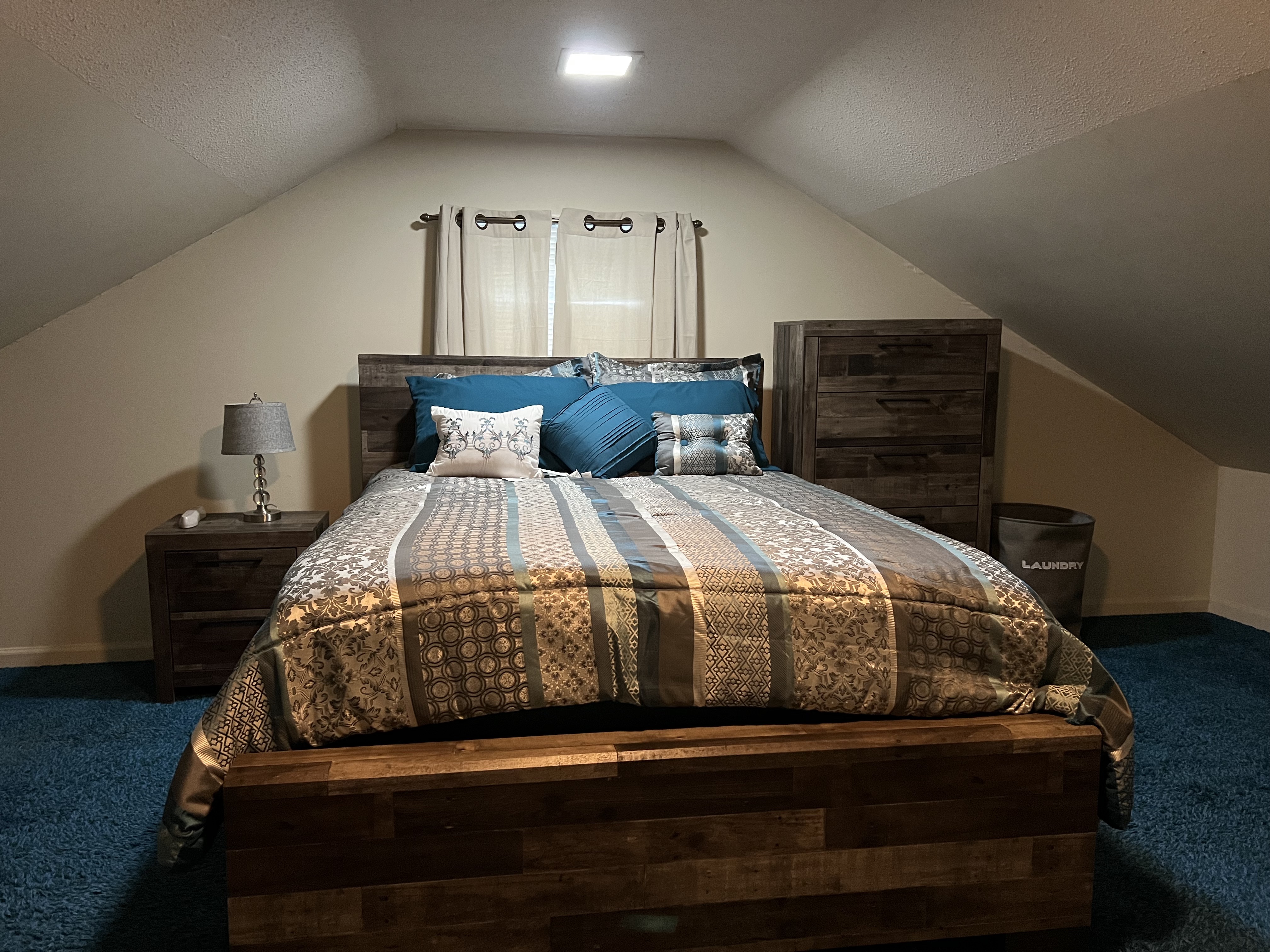 Quiet 1-bedroom Apt with access to gym and hot tub