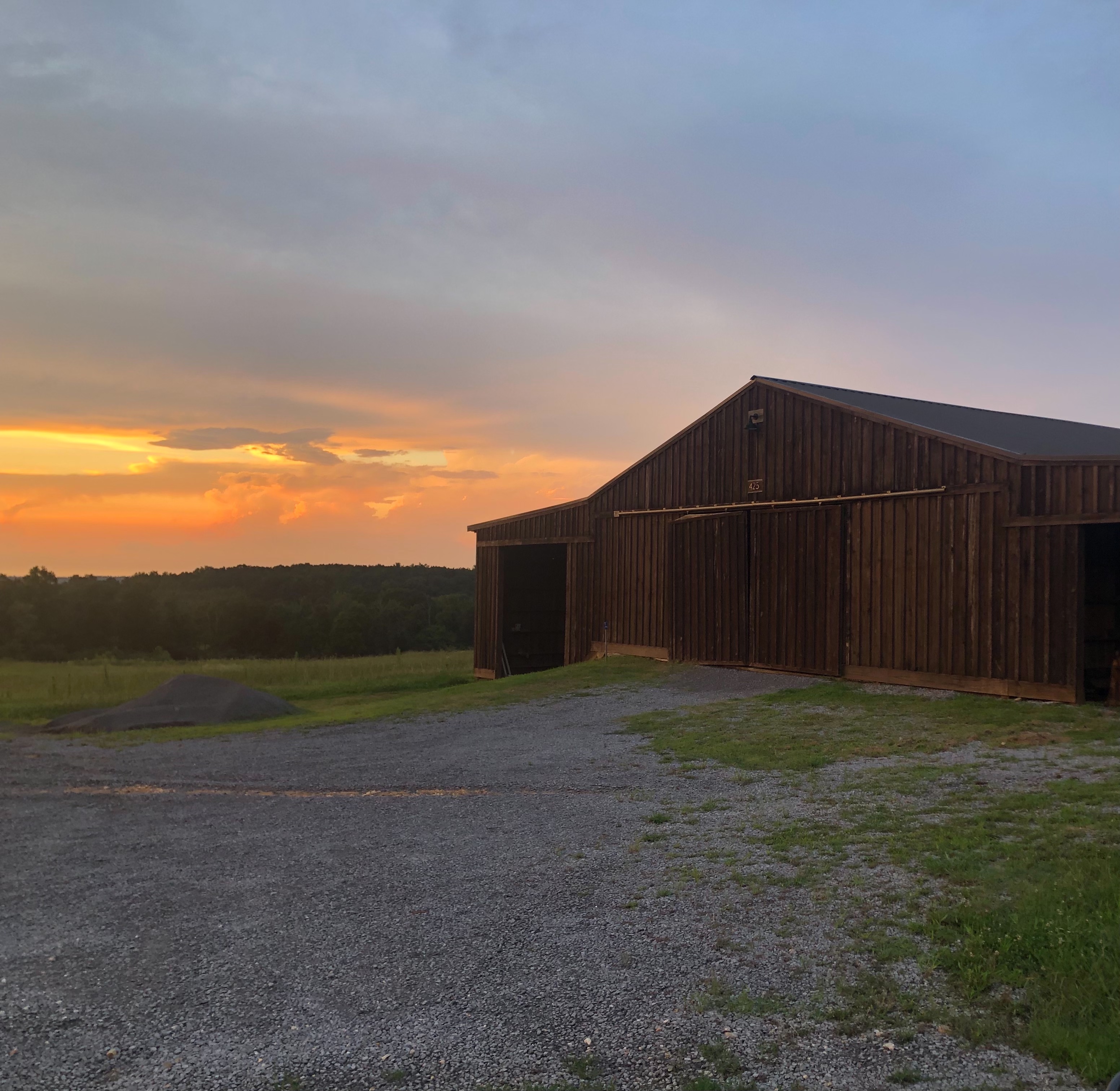 Barn apt w/ a view- perfect, peaceful getaway!