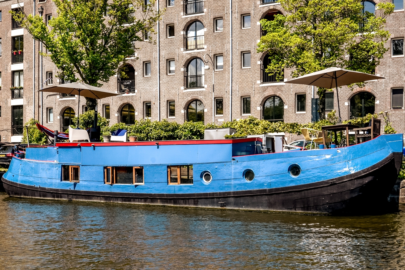 Amsterdam Houseboat oposite ZOO Artis — Amsterdam stay